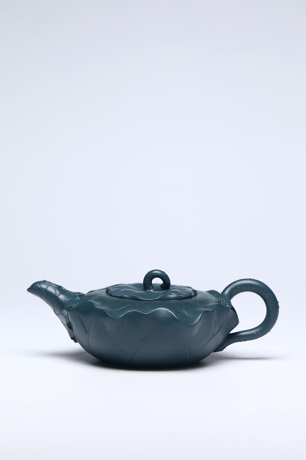 蒋蓉之女 传世花器｜蒋艺华·非遗紫砂顶流重器·大拍29万《小荷叶壶》——优质墨绿泥·160cc ——中国传统陶瓷艺术大师·蒋艺华 制