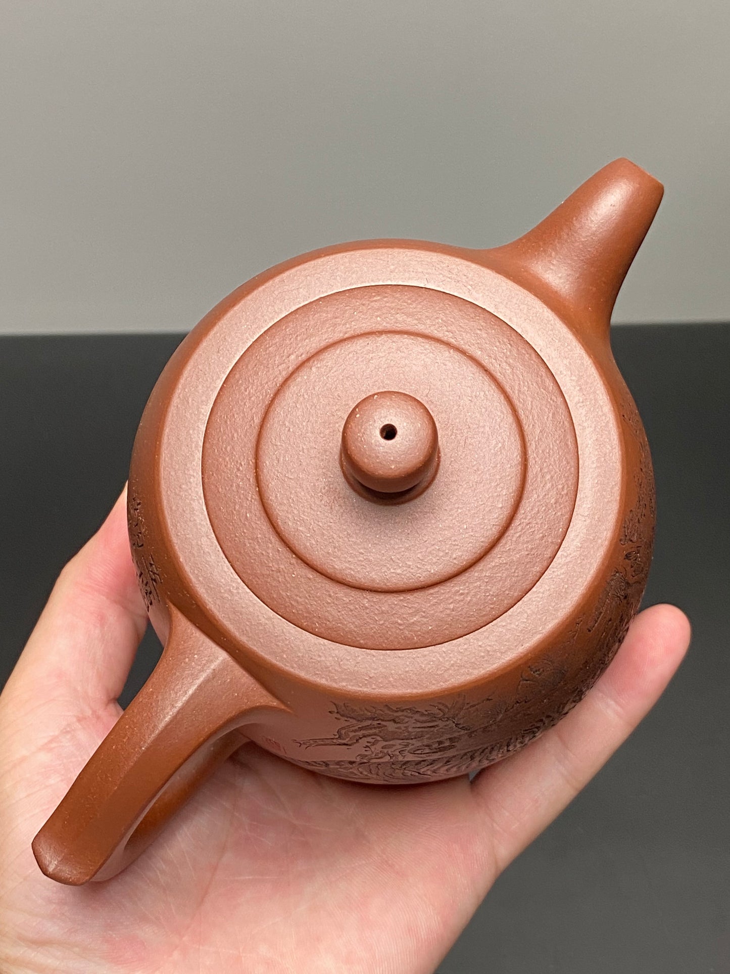 杨喜雨大师顶流臻品《井栏·五福图》五虎，形神兼备·礼藏双宜·传世重器！  ——原矿优质底槽清·430cc ——紫砂刻绘全能艺术名家·杨喜雨 亲工