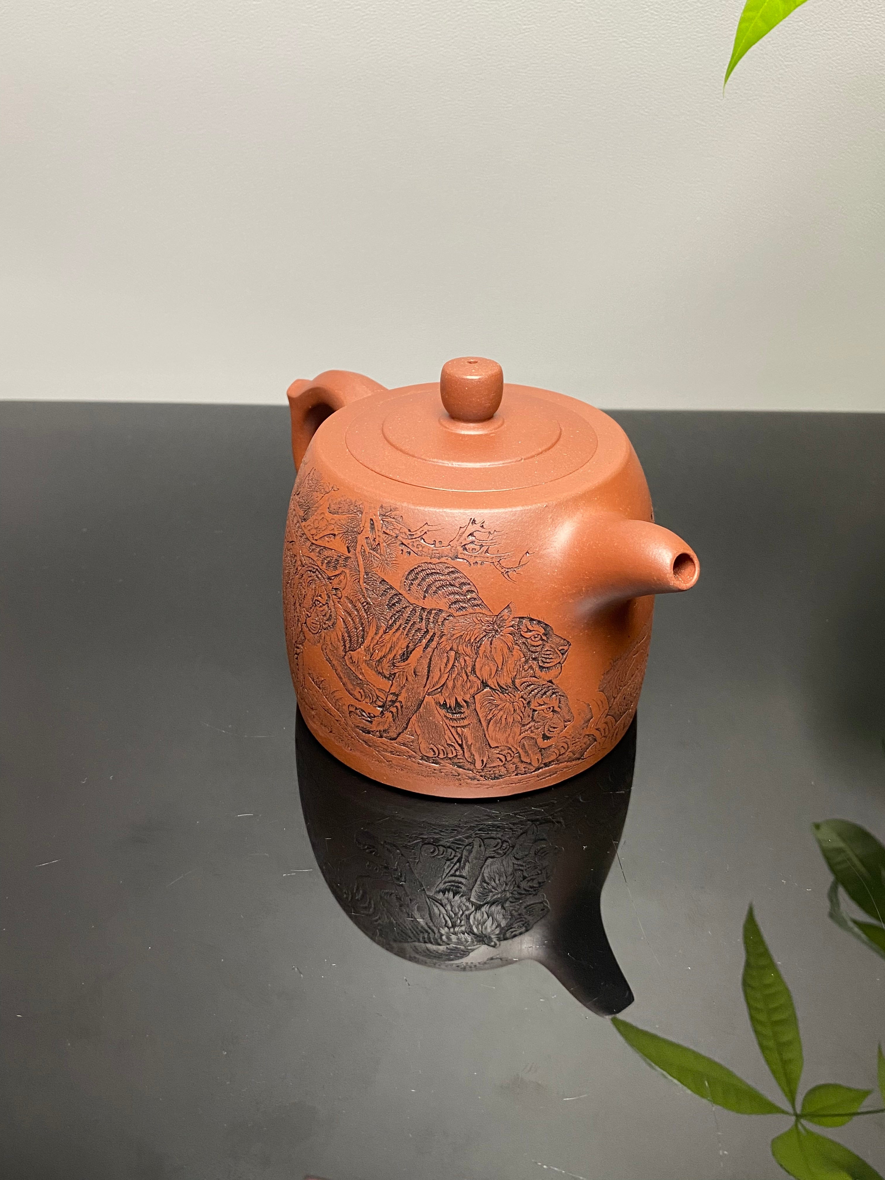 杨喜雨大师顶流臻品《井栏·五福图》五虎，形神兼备·礼藏双宜·传世重器！  ——原矿优质底槽清·430cc ——紫砂刻绘全能艺术名家·杨喜雨 亲工