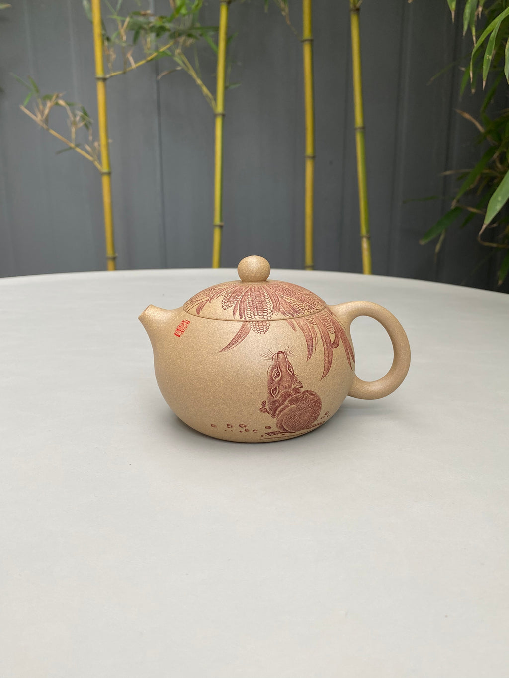 杨喜雨大师顶流臻品《西施壶》鼠兆丰年，形神兼备·礼藏双宜·传世重器！  ——原矿优质段泥·330cc ——紫砂刻绘全能艺术名家·杨喜雨 亲工