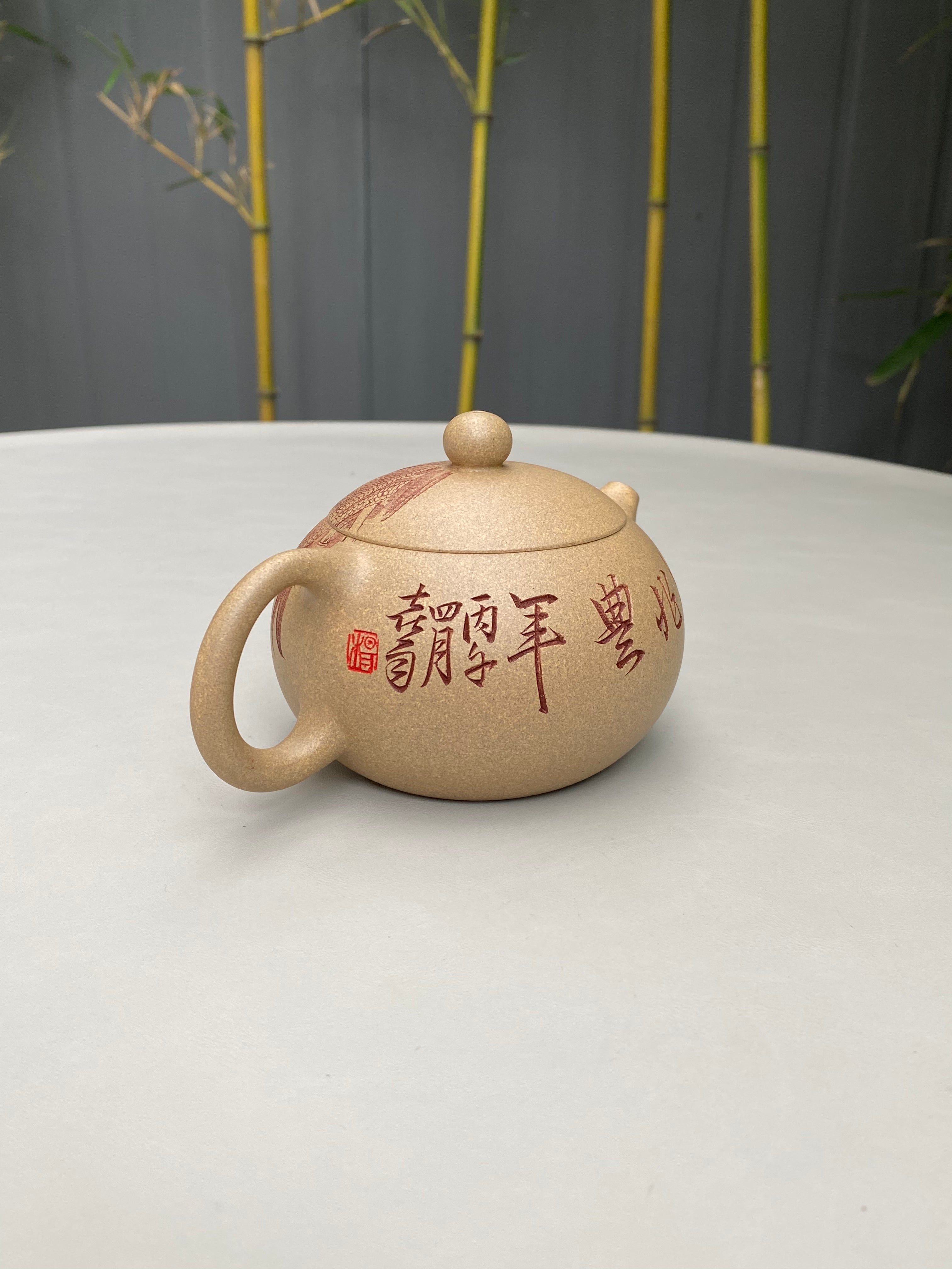 杨喜雨大师顶流臻品《西施壶》鼠兆丰年，形神兼备·礼藏双宜·传世重器！  ——原矿优质段泥·330cc ——紫砂刻绘全能艺术名家·杨喜雨 亲工