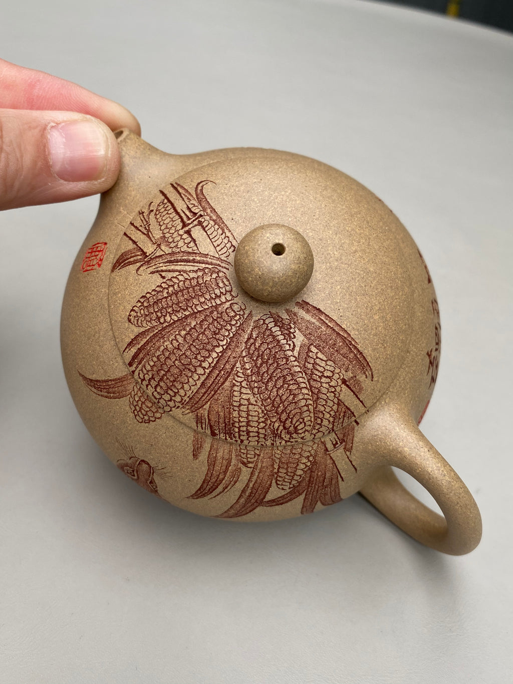 杨喜雨大师顶流臻品《西施壶》鼠兆丰年，形神兼备·礼藏双宜·传世重器！  ——原矿优质段泥·330cc ——紫砂刻绘全能艺术名家·杨喜雨 亲工