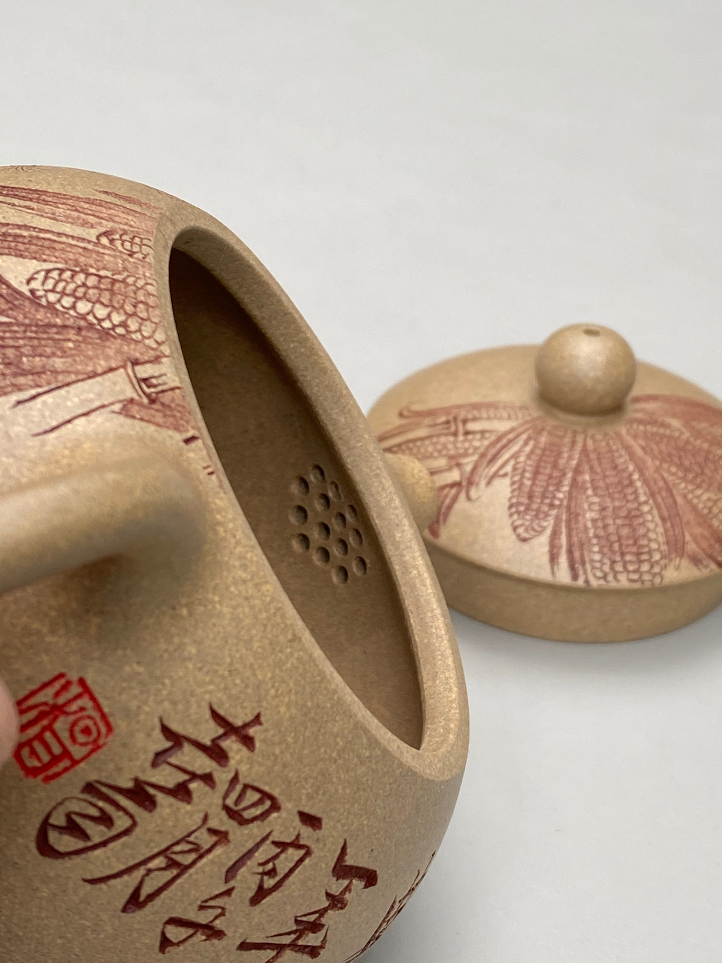杨喜雨大师顶流臻品《西施壶》鼠兆丰年，形神兼备·礼藏双宜·传世重器！  ——原矿优质段泥·330cc ——紫砂刻绘全能艺术名家·杨喜雨 亲工
