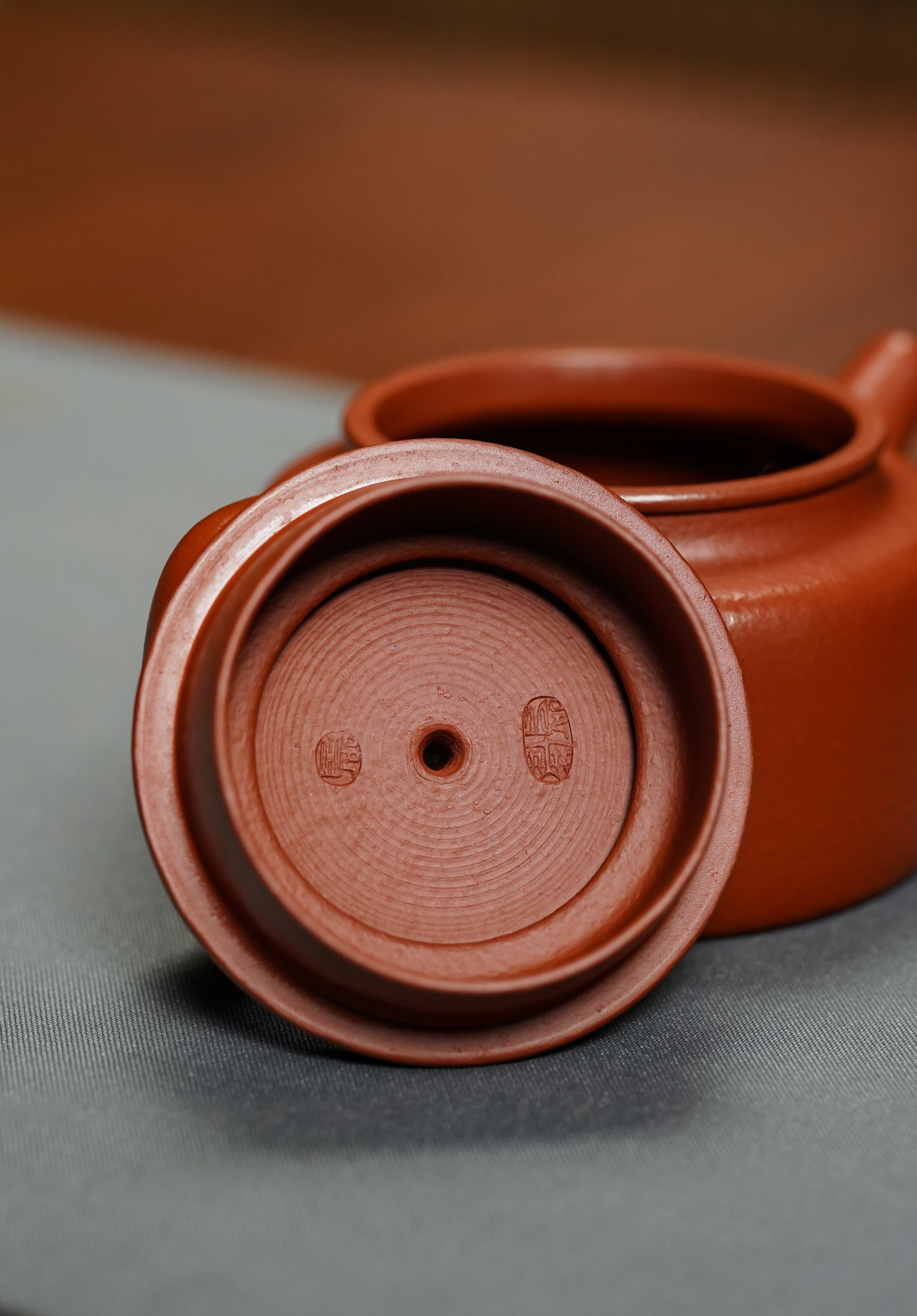 范泽锋高徒·邱爽紫砂潜力重器《德钟壶》是您礼藏皆宜的高端艺术品👍  ——原矿优质粗砂朱泥·110cc ——江苏省级大师·邱爽 亲制