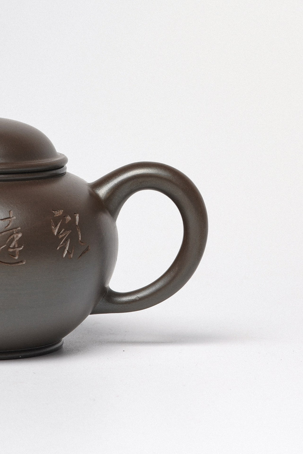 周建春大师扛鼎之作《水平壶》是收藏与礼赠皆宜的高端艺术品！ ——原矿优质金龙血砂·200cc ——正高级工艺美术师·周建春·制