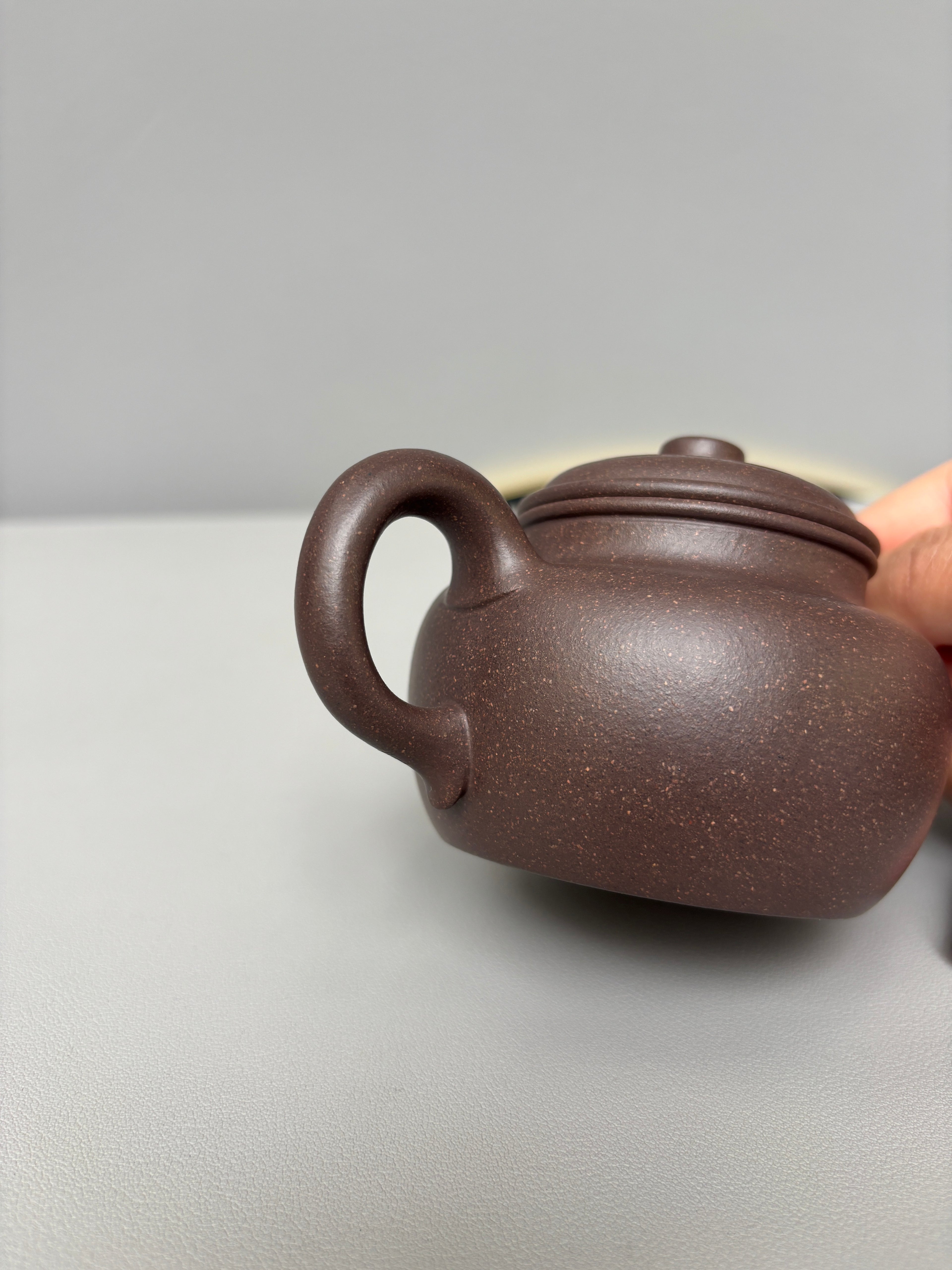 省大师吴培林高徒·王雅丽制【大蕴德钟壶】世家传承·精工之作，收藏送礼皆宜！——泥料：原矿优质天清泥·230cc