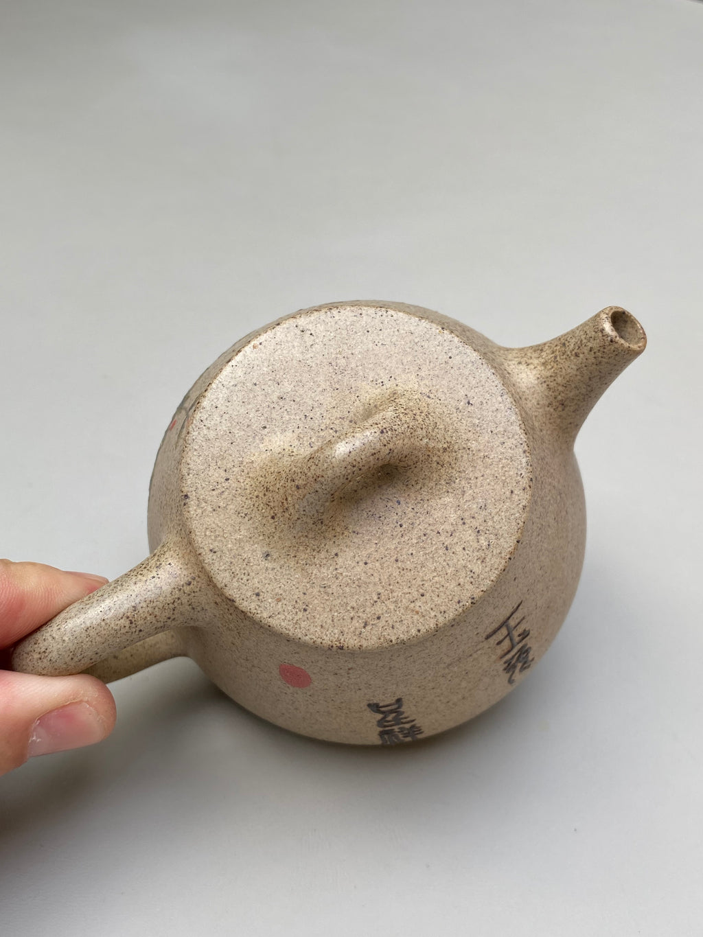 宜兴紫砂：原矿好工好料系列【高石瓢壶】珍藏精品佳作！  ——原矿优质白段泥·230cc ——紫砂艺术名家·彭稚亚