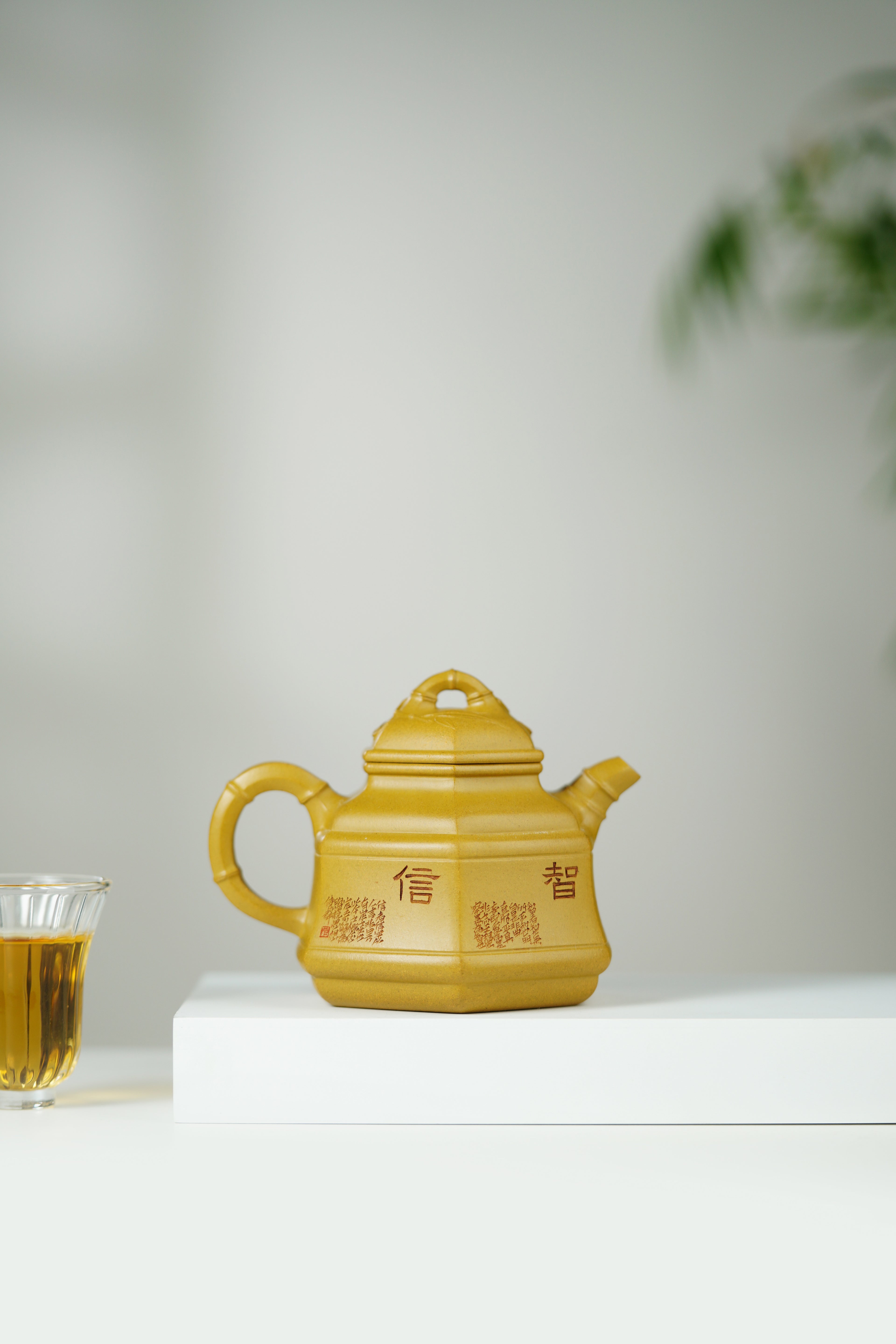 范大生嫡脉｜范秀芳制 范伟群装饰｜双省大师联诀紫砂臻品《六方竹鼎壶》传世收藏·礼赠双绝重器！  ——原矿优质黄金段泥·230cc（入册款代表作）