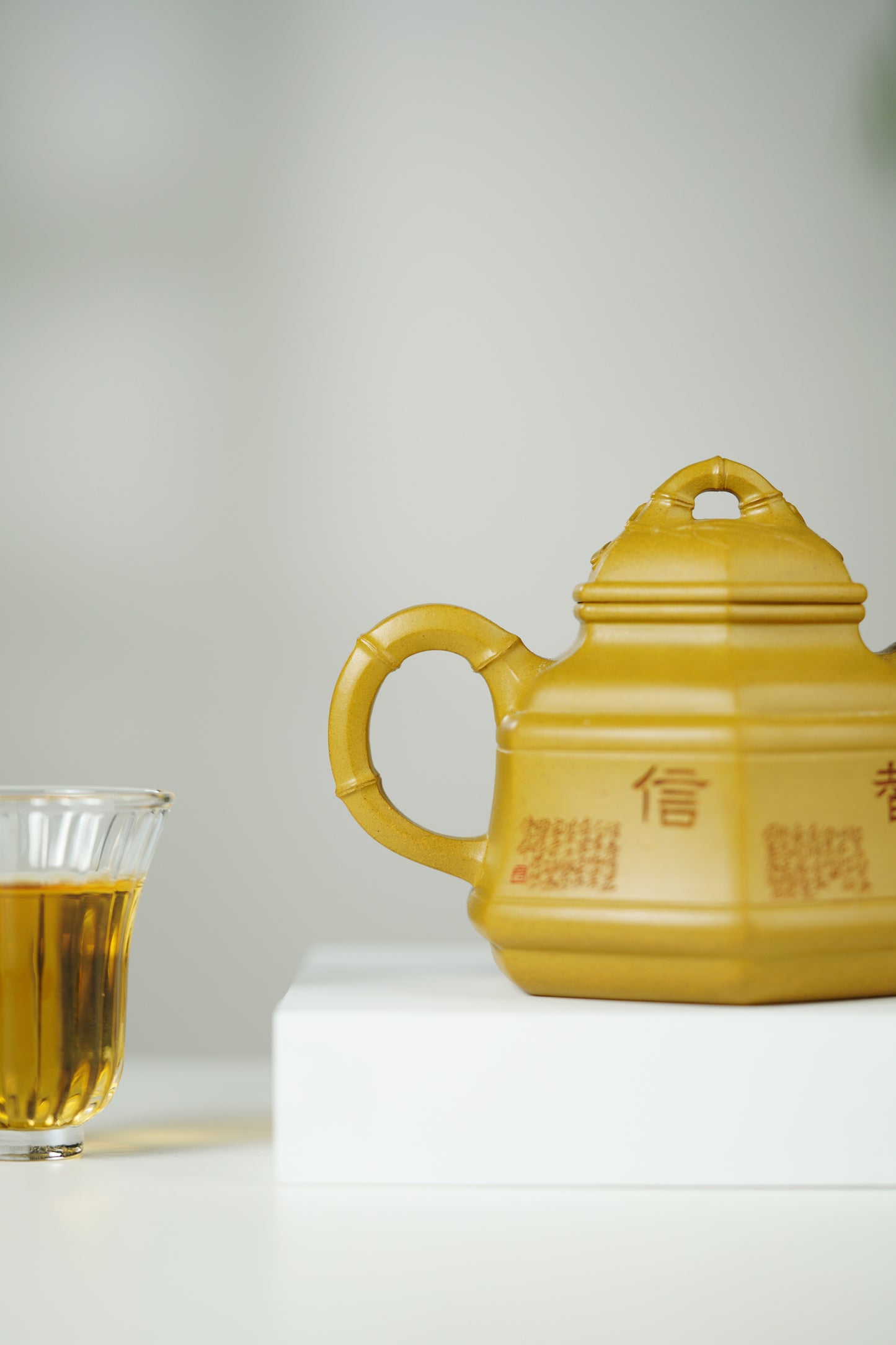范大生嫡脉｜范秀芳制 范伟群装饰｜双省大师联诀紫砂臻品《六方竹鼎壶》传世收藏·礼赠双绝重器！  ——原矿优质黄金段泥·230cc（入册款代表作）