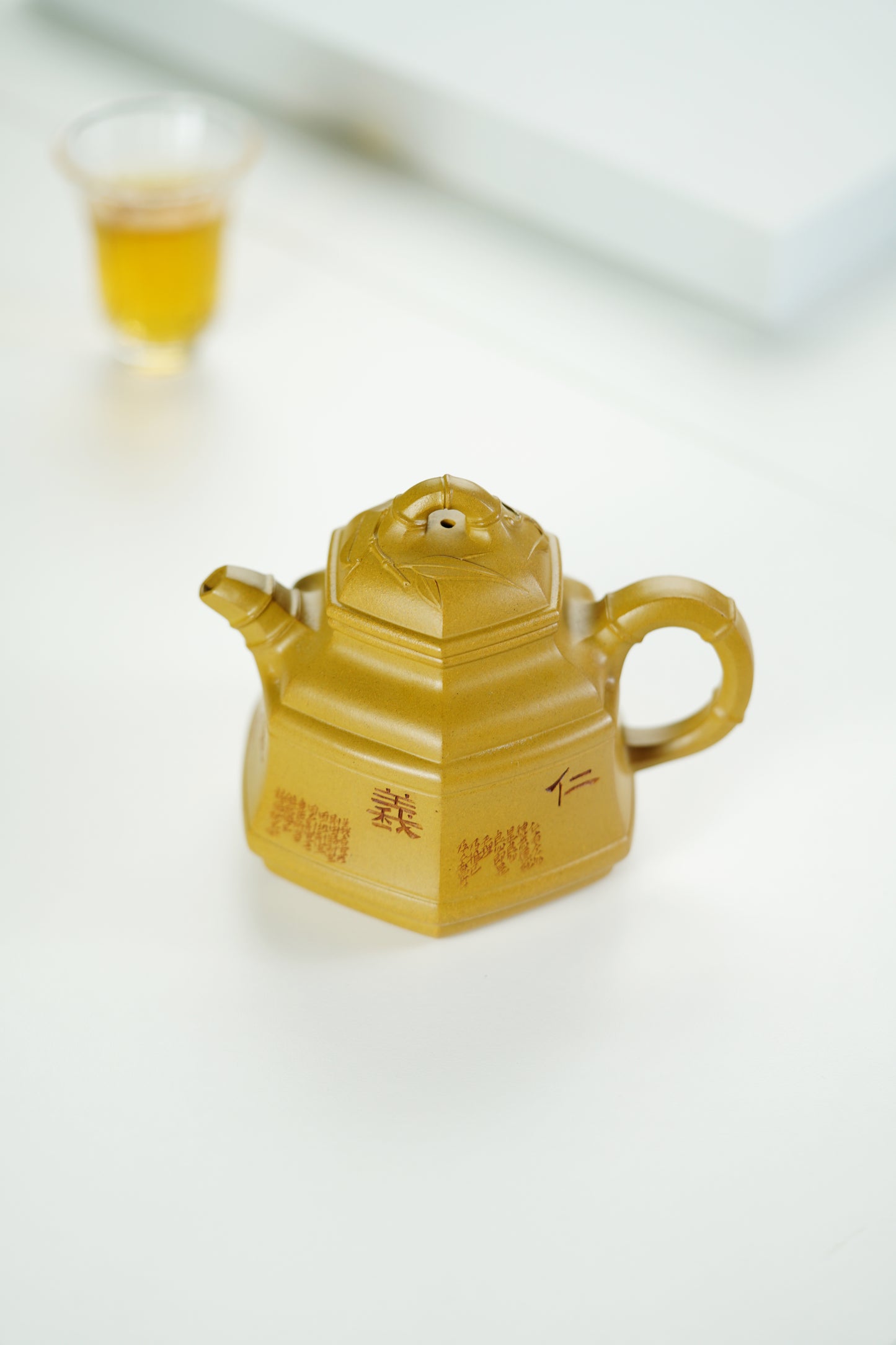 范大生嫡脉｜范秀芳制 范伟群装饰｜双省大师联诀紫砂臻品《六方竹鼎壶》传世收藏·礼赠双绝重器！  ——原矿优质黄金段泥·230cc（入册款代表作）