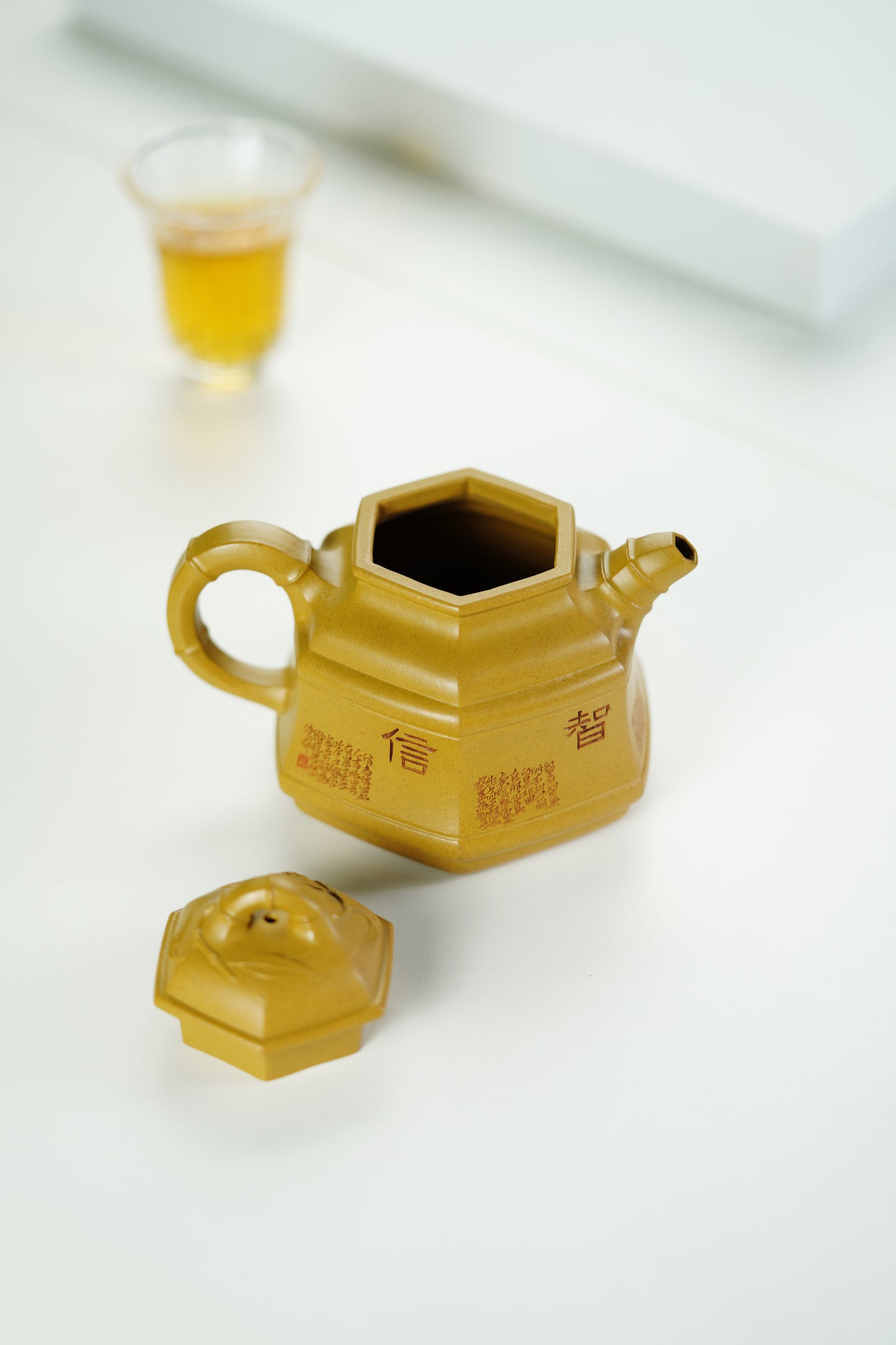 范大生嫡脉｜范秀芳制 范伟群装饰｜双省大师联诀紫砂臻品《六方竹鼎壶》传世收藏·礼赠双绝重器！  ——原矿优质黄金段泥·230cc（入册款代表作）