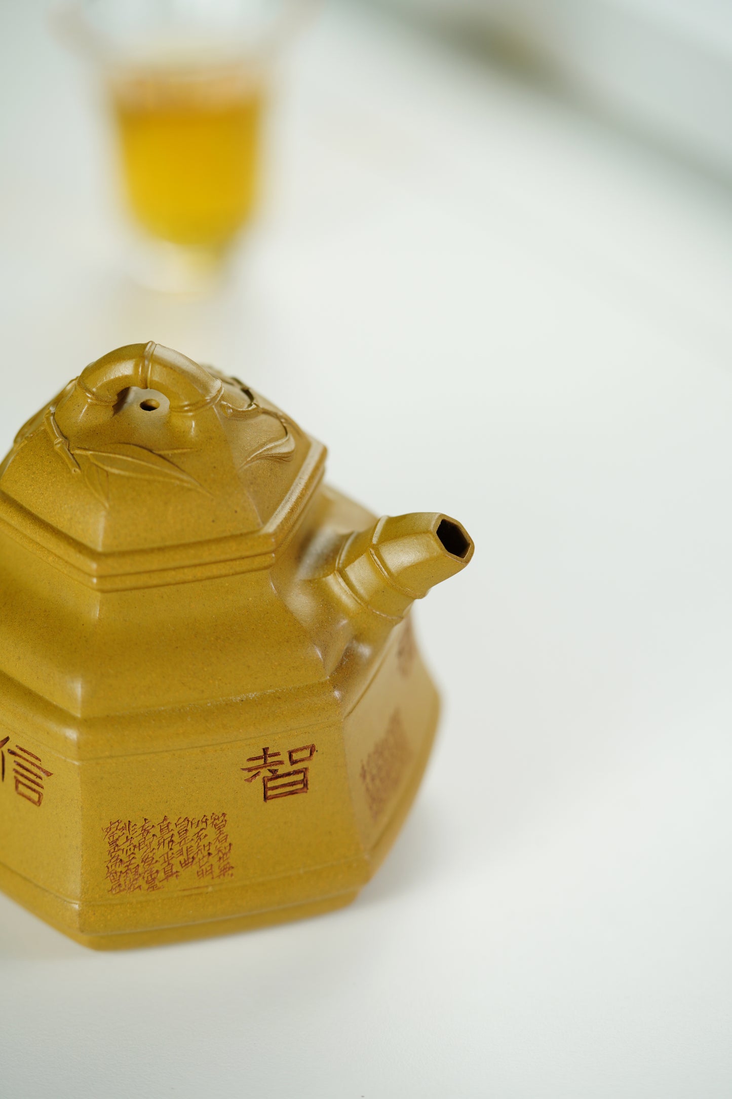 范大生嫡脉｜范秀芳制 范伟群装饰｜双省大师联诀紫砂臻品《六方竹鼎壶》传世收藏·礼赠双绝重器！  ——原矿优质黄金段泥·230cc（入册款代表作）