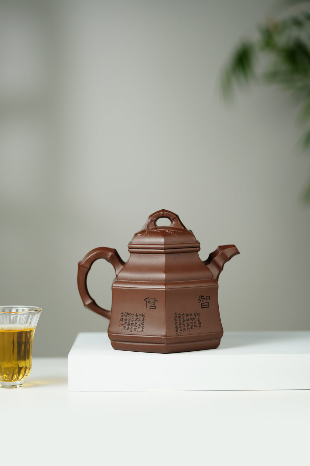 范大生嫡脉｜范秀芳制 范伟群装饰｜双省大师联诀紫砂臻品《六方竹鼎壶》传世收藏·礼赠双绝重器！  ——原矿优质底槽清·420cc