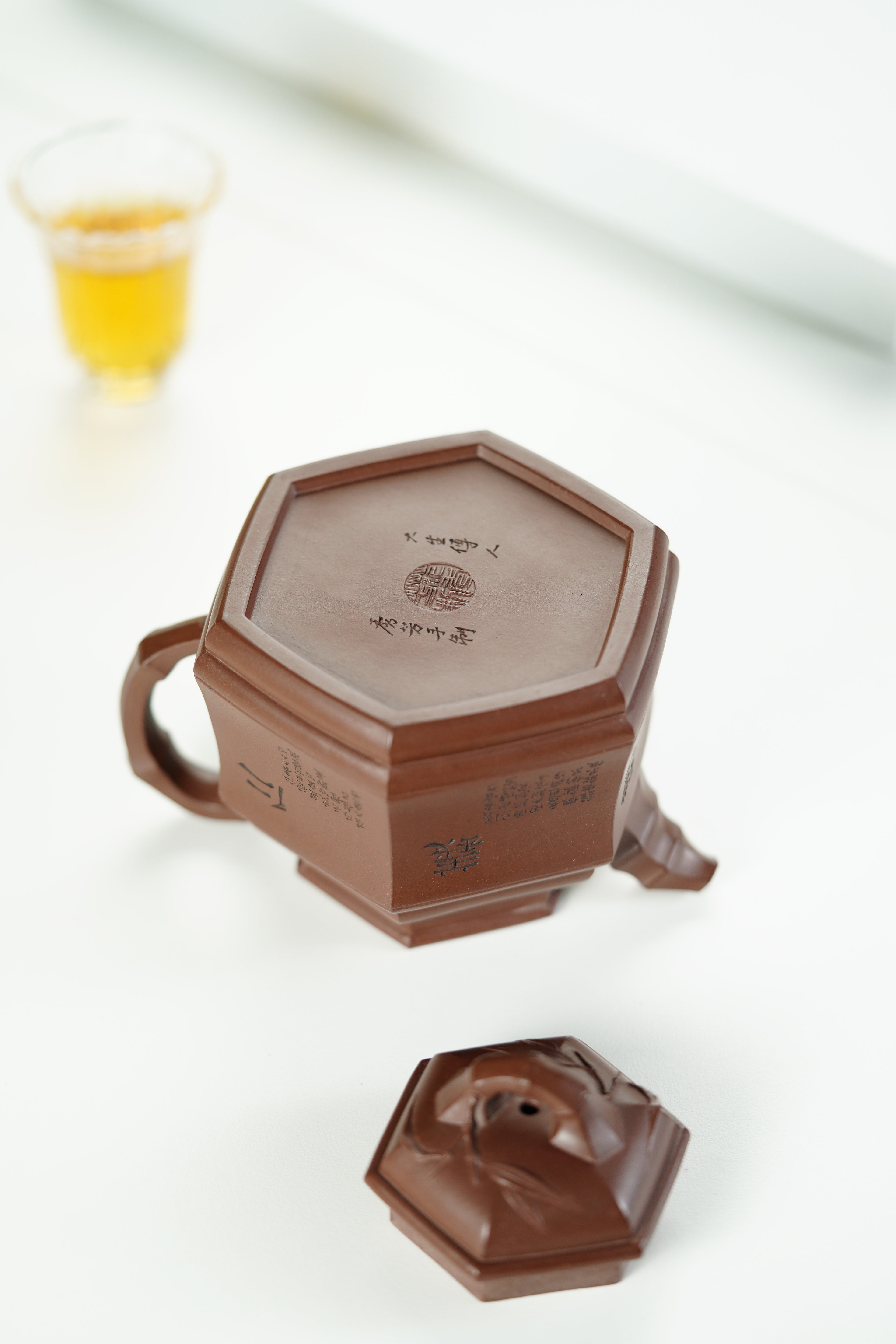范大生嫡脉｜范秀芳制 范伟群装饰｜双省大师联诀紫砂臻品《六方竹鼎壶》传世收藏·礼赠双绝重器！  ——原矿优质底槽清·420cc