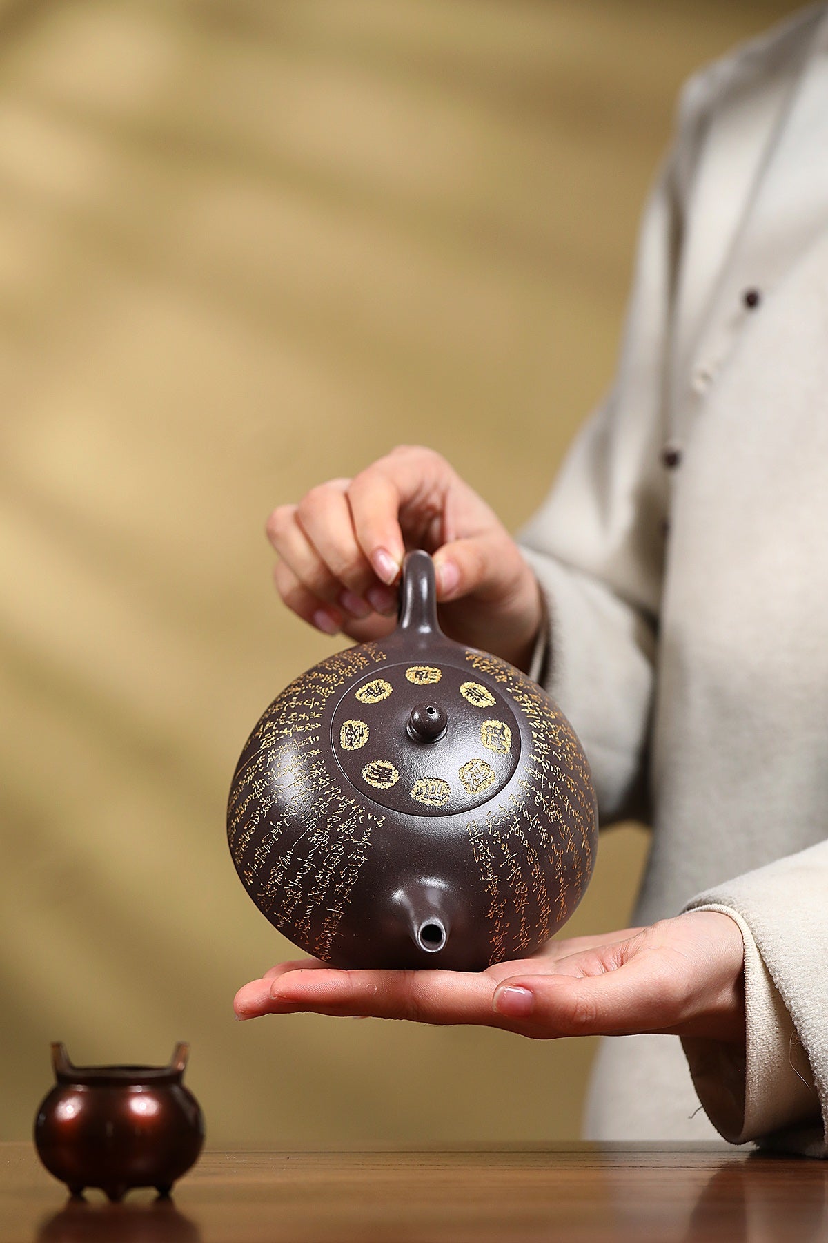 郑求标大师｜心经至尊禅意臻品·大拍9万+馆藏+金奖【心经半月壶】礼藏传世重器👍 &nbsp; ——原矿优质天青泥·320cc ——紫砂心经刻绘大师·郑求标 恭刻