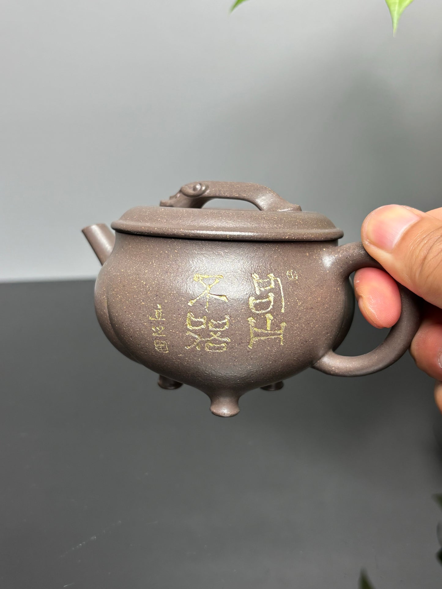 储立之大师传世典藏重器《储氏八式·夔龙壶》是礼藏双宜首选的高端艺术品！  ——原矿优质梨皮青灰泥·200cc ——江苏省工艺美术大师·储立之 之作