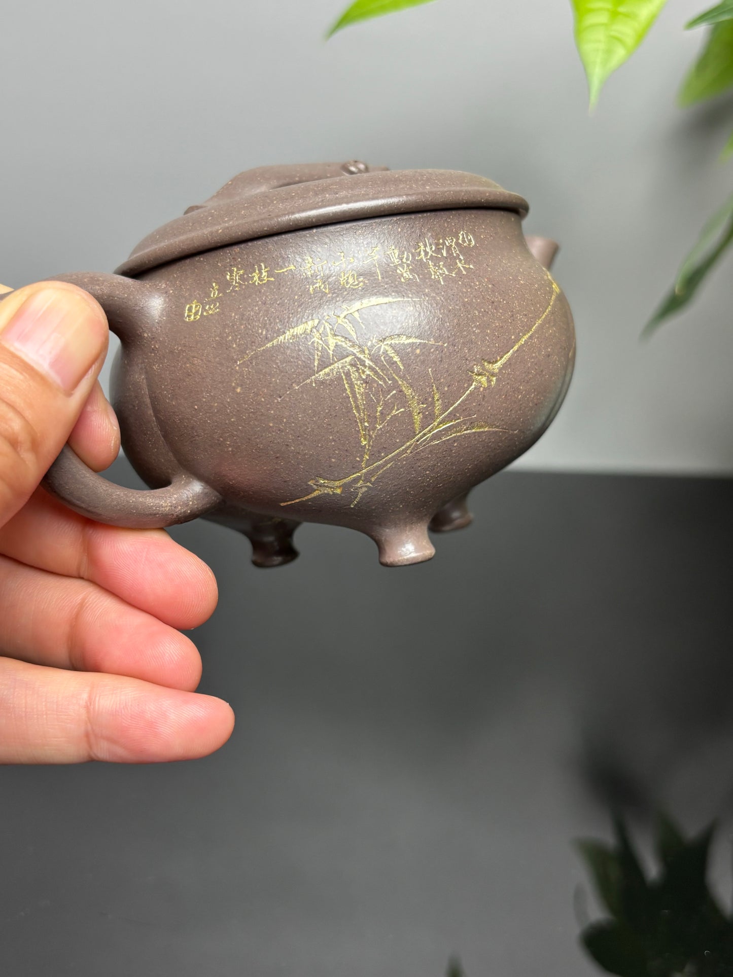 储立之大师传世典藏重器《储氏八式·夔龙壶》是礼藏双宜首选的高端艺术品！  ——原矿优质梨皮青灰泥·200cc ——江苏省工艺美术大师·储立之 之作