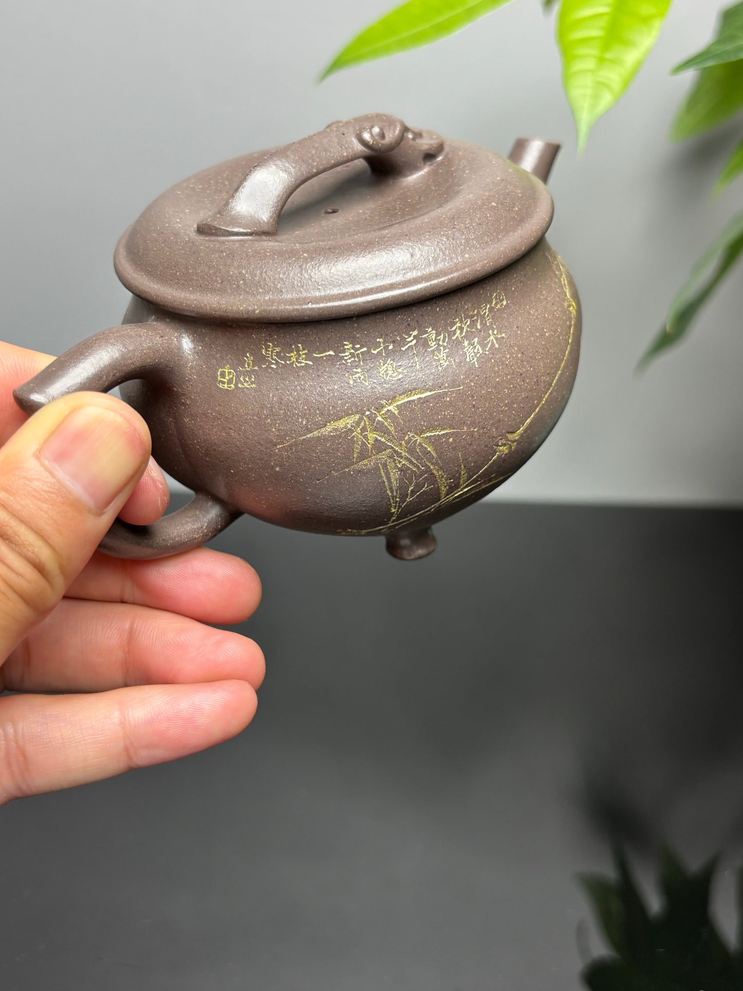 储立之大师传世典藏重器《储氏八式·夔龙壶》是礼藏双宜首选的高端艺术品！  ——原矿优质梨皮青灰泥·200cc ——江苏省工艺美术大师·储立之 之作