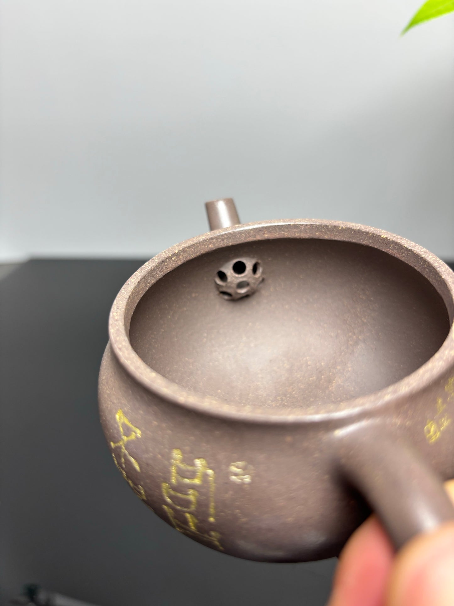 储立之大师传世典藏重器《储氏八式·夔龙壶》是礼藏双宜首选的高端艺术品！  ——原矿优质梨皮青灰泥·200cc ——江苏省工艺美术大师·储立之 之作