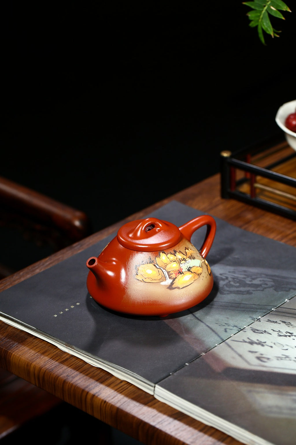 高级工艺美术师·许时娟制【山水石瓢壶】礼藏皆宜·匠心之作！ 泥料：原矿优质大红袍·300cc