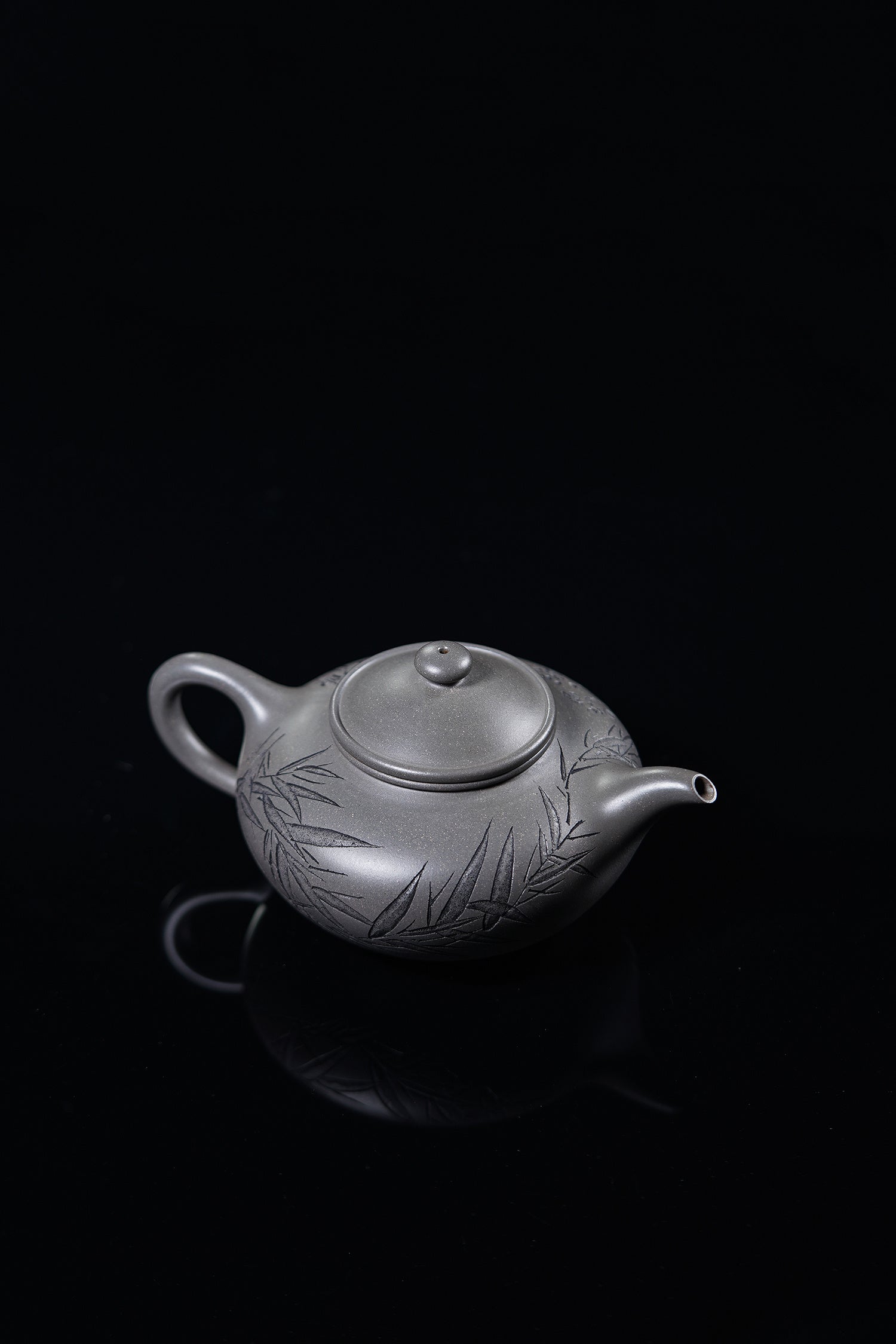立之紫砂 礼藏至尊｜储立之大师传世典藏重器《灵芝壶》是礼藏双宜首选的高端艺术品！  ——原矿优质 青灰段·460cc ——江苏省工艺美术大师·储立之 之作