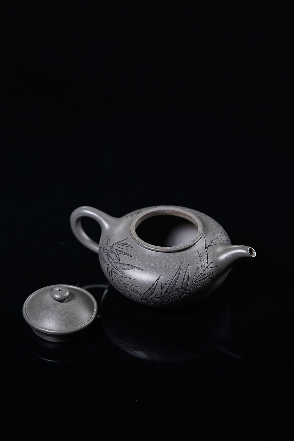 立之紫砂 礼藏至尊｜储立之大师传世典藏重器《灵芝壶》是礼藏双宜首选的高端艺术品！  ——原矿优质 青灰段·460cc ——江苏省工艺美术大师·储立之 之作