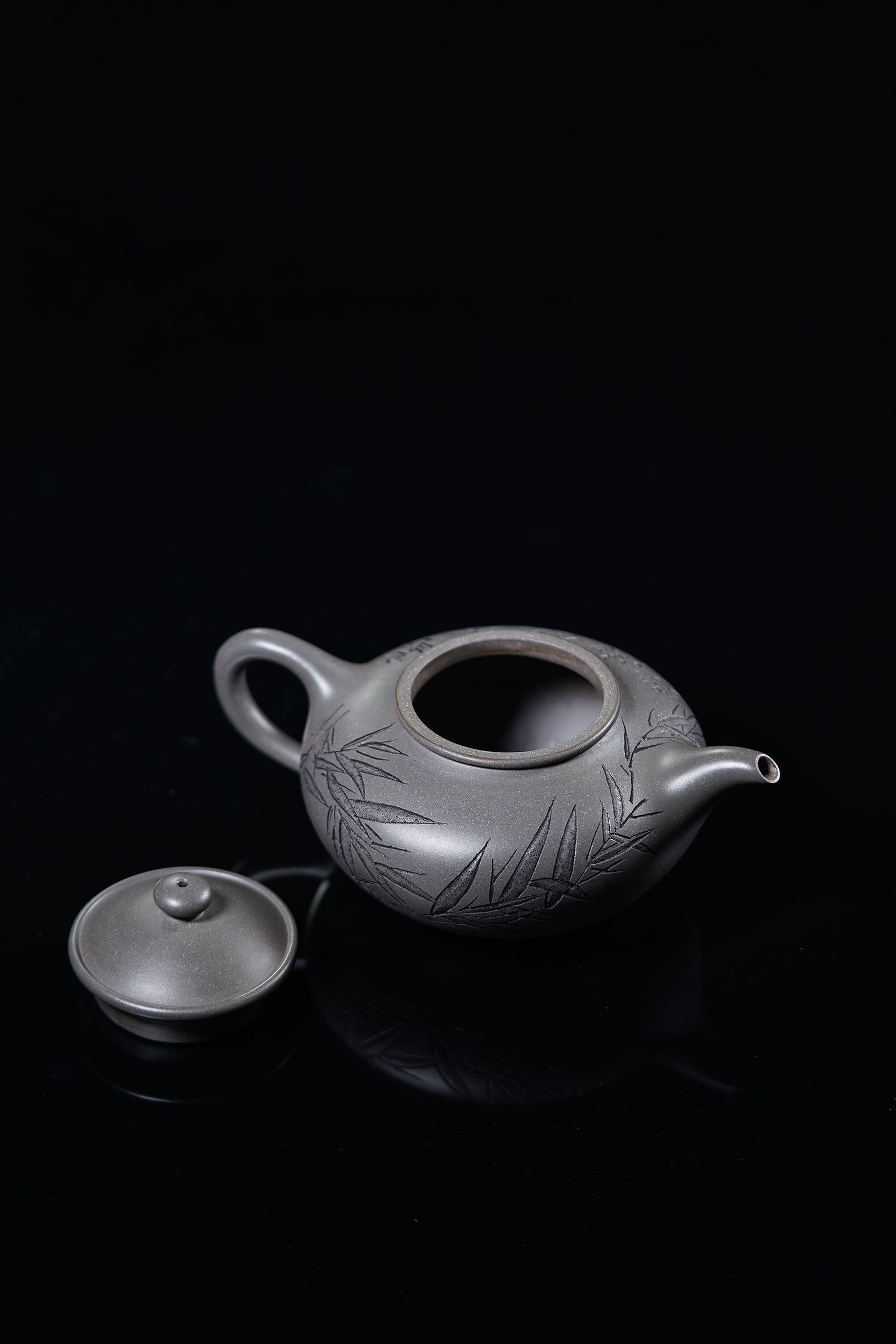 立之紫砂 礼藏至尊｜储立之大师传世典藏重器《灵芝壶》是礼藏双宜首选的高端艺术品！  ——原矿优质 青灰段·460cc ——江苏省工艺美术大师·储立之 之作