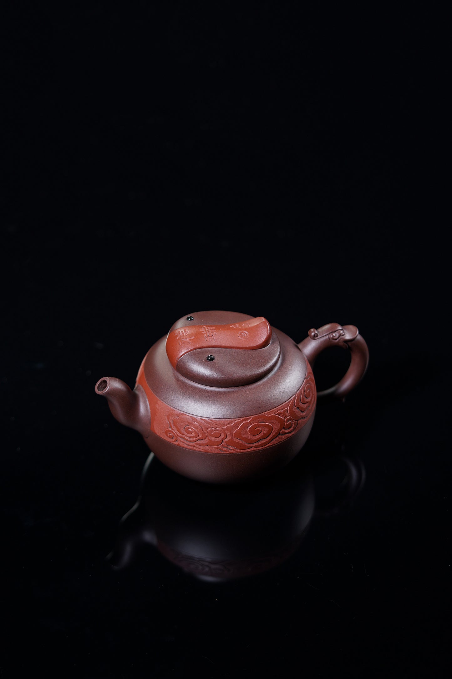 立之紫砂 礼藏至尊｜储立之大师传世典藏重器《云纹祥瑞壶》是礼藏双宜首选的高端艺术品！  ——原矿优质 紫泥·380cc ——江苏省工艺美术大师·储立之 之作