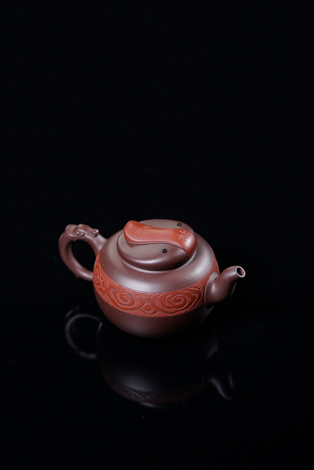 立之紫砂 礼藏至尊｜储立之大师传世典藏重器《云纹祥瑞壶》是礼藏双宜首选的高端艺术品！  ——原矿优质 紫泥·380cc ——江苏省工艺美术大师·储立之 之作