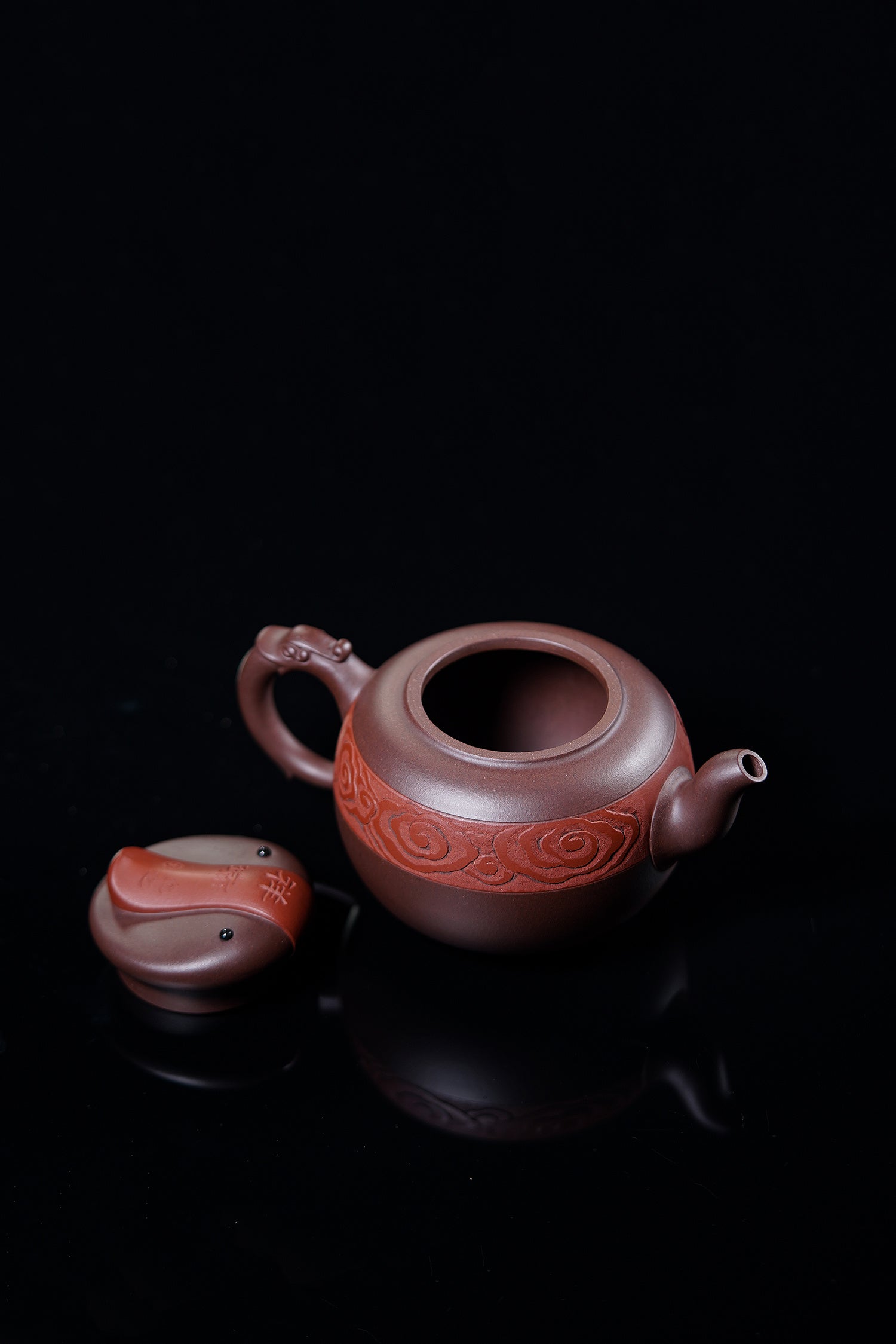 立之紫砂 礼藏至尊｜储立之大师传世典藏重器《云纹祥瑞壶》是礼藏双宜首选的高端艺术品！  ——原矿优质 紫泥·380cc ——江苏省工艺美术大师·储立之 之作