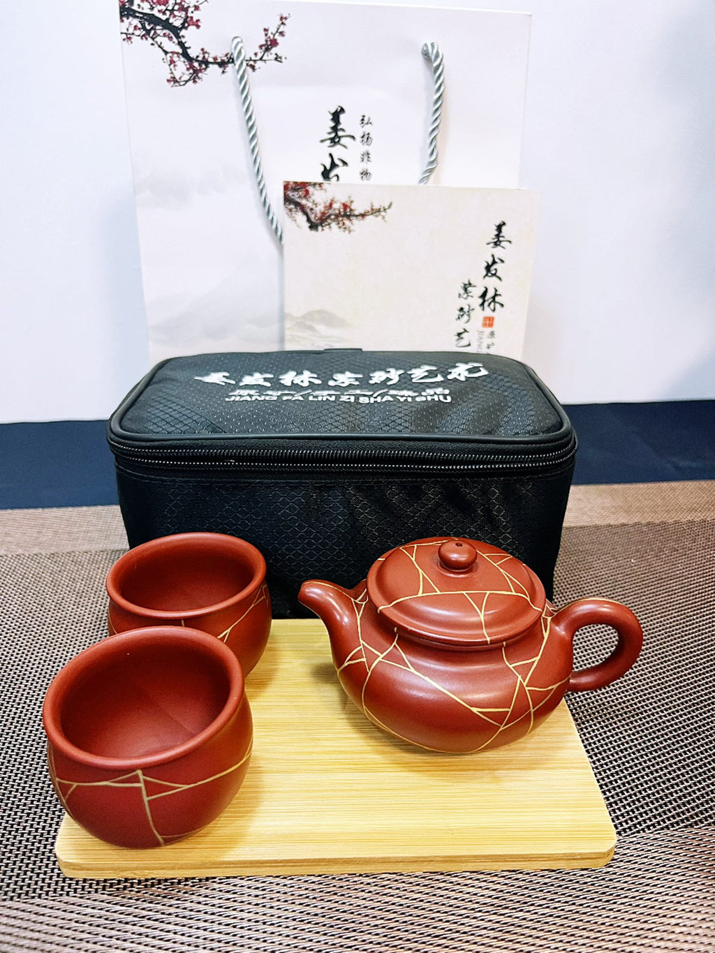 【冰纹仿古套装】 一壶两杯描24K金 泥料：原矿大红袍 泥料：大红袍 作者：姜发林容量：壶180cc小杯50cc - ZishaTeapotChina