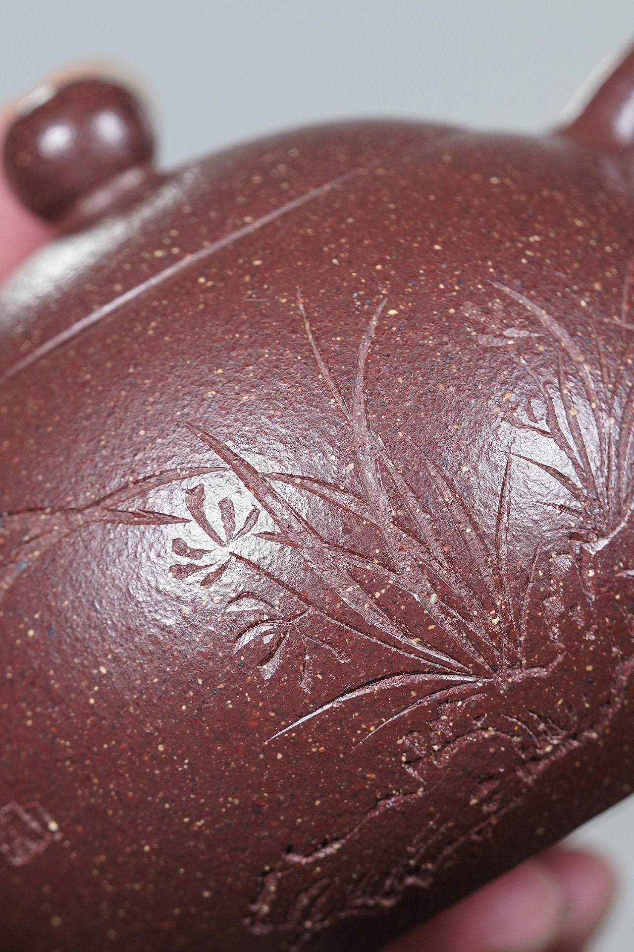 壶名：涧兰幽芬（西施） 作者：韩慧琴 泥料：紫玉金沙 容量：230cc