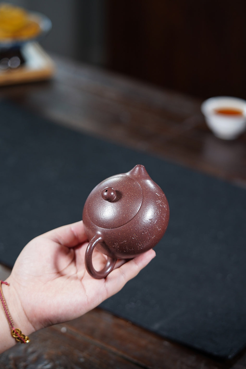 壶名：涧兰幽芬（西施） 作者：韩慧琴 泥料：紫玉金沙 容量：230cc
