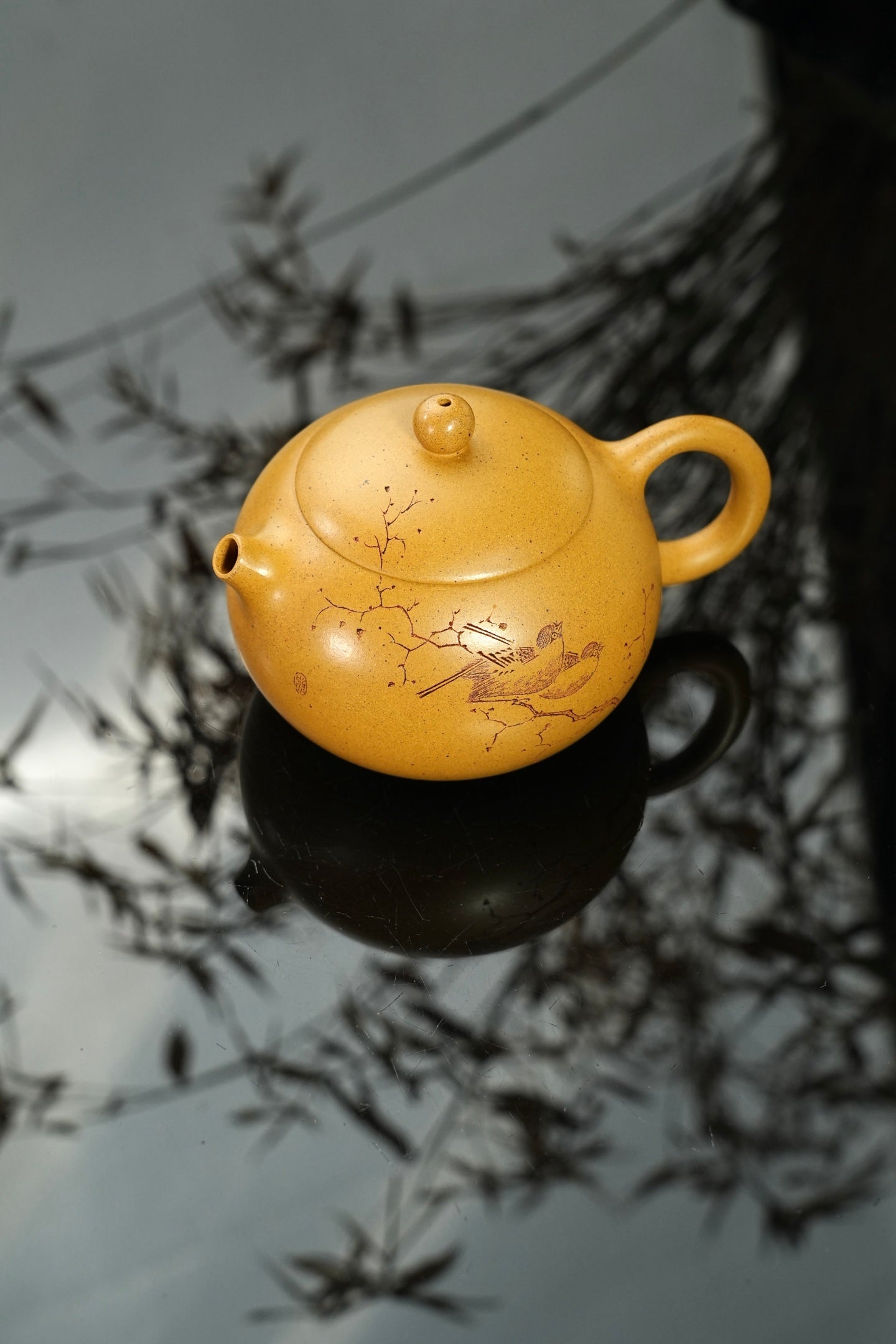 『西施』260cc 老宕口高温黄金段·内推14孔  花鸟刻绘，灵秀，传神，高温烧制，泥料质感独特，老味十足，泡养使用感非常出彩