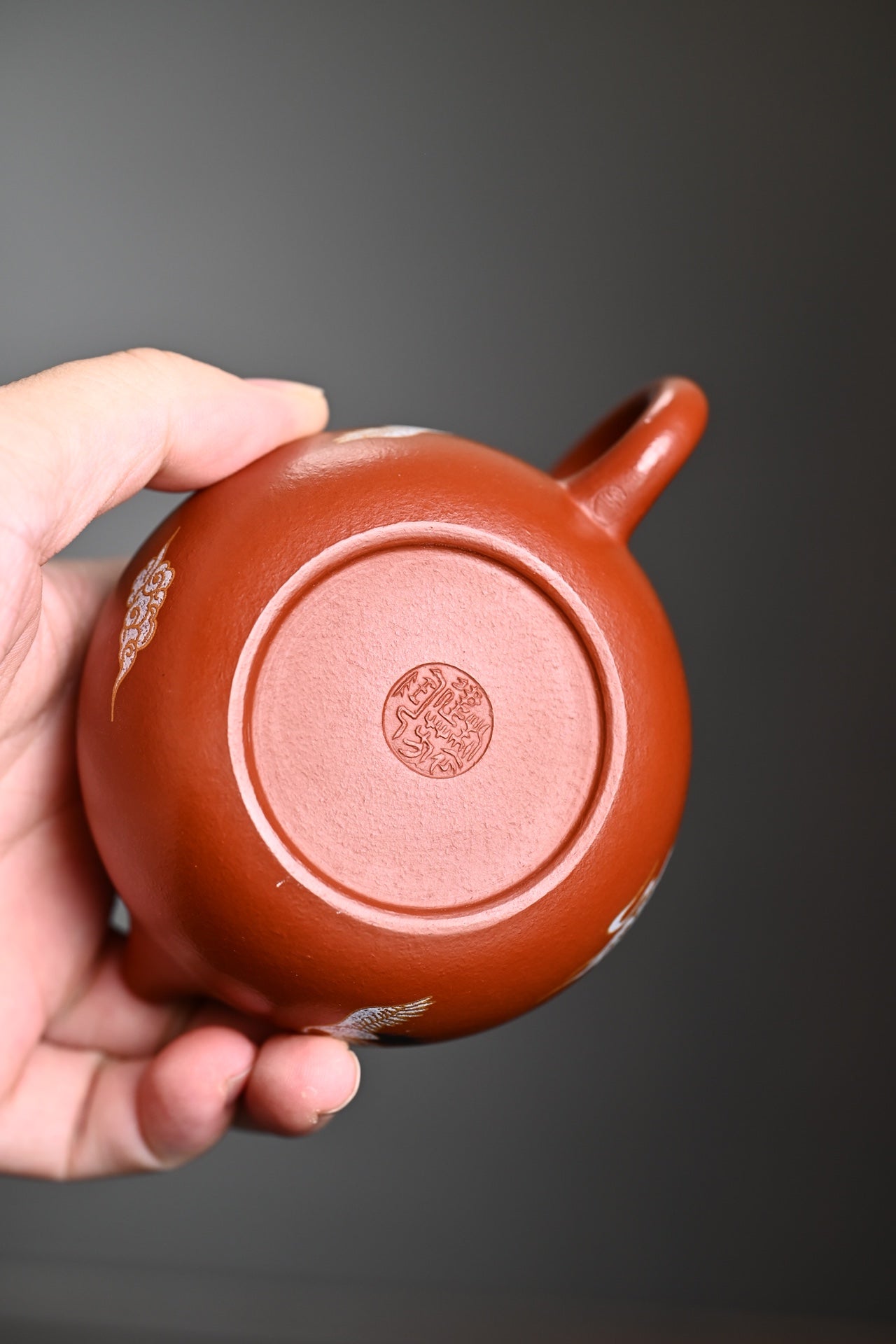 『西施』金银装饰 极品皱皮朱泥·容量130cc·9孔出水·孙建芳（国家级工艺美术师）