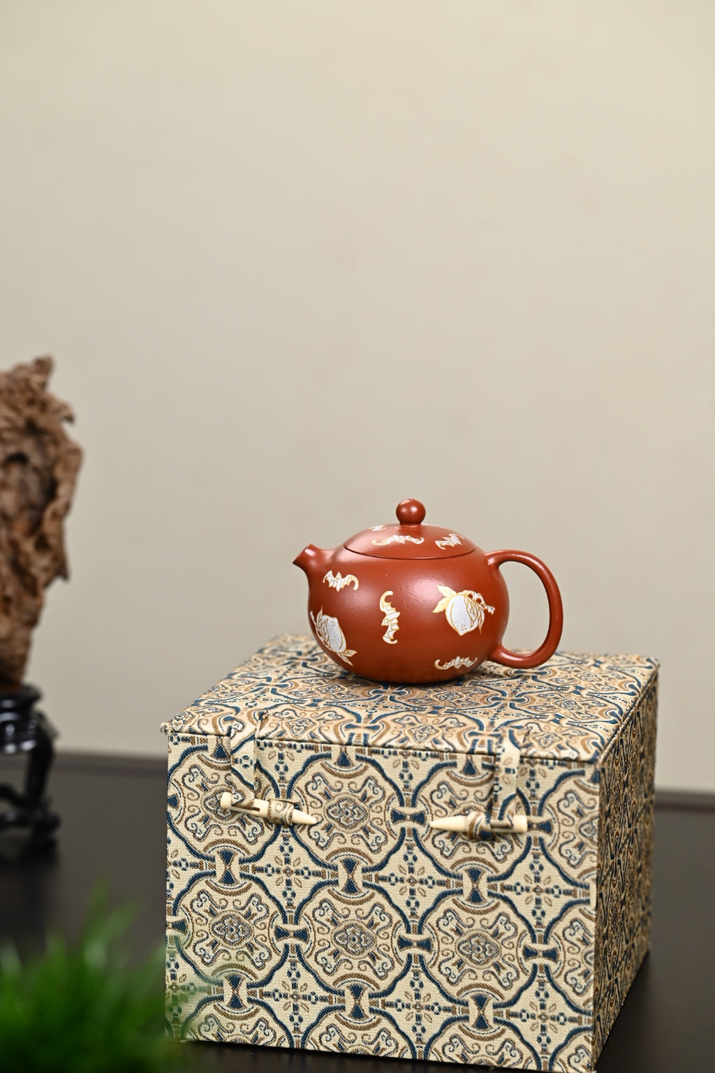 『河豚·西施』金银装饰 极品皱皮朱泥·容量150cc·9孔出水·内推·孙建芳（国家级工艺美术师）