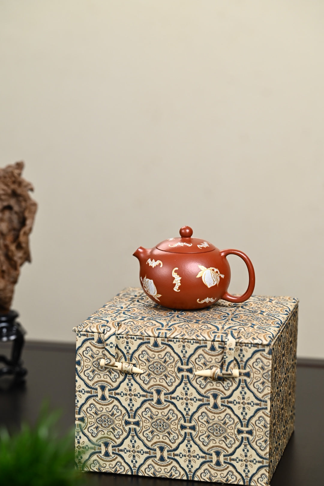 『河豚·西施』金银装饰 极品皱皮朱泥·容量150cc·9孔出水·内推·孙建芳（国家级工艺美术师）