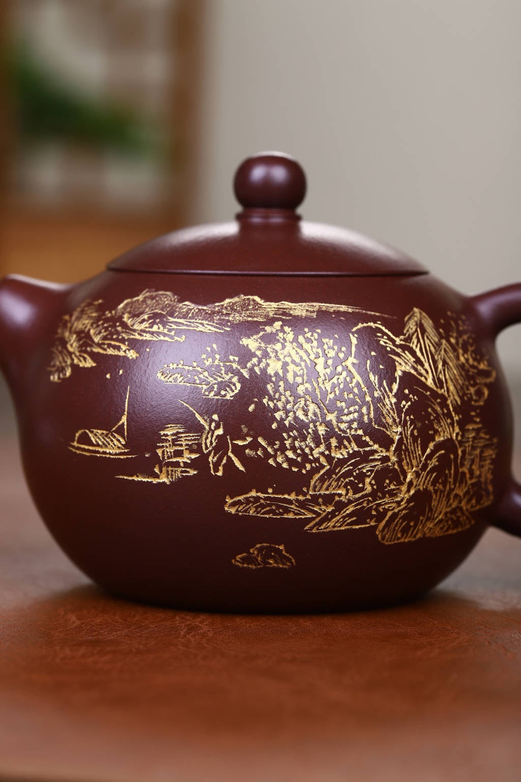 收藏作品：【西施】 作者：范锡军（国家高级工艺美术师）字（茶墨全） 泥料：原矿老紫泥（家藏老料） 容量：320cc 刻绘：韩小虎（研高双省名人） 工艺：手工鎏金 全手工亲制