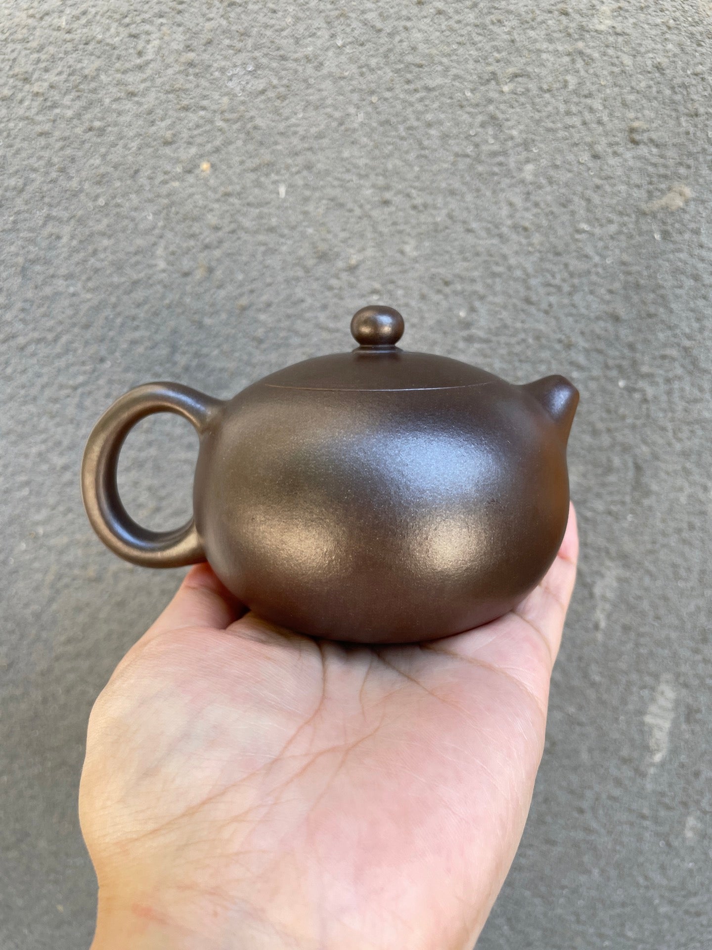 【品名】西施【容量】200CC【泥料】原矿大红袍柴烧【作者】杨军保～国家级工艺美术师。
