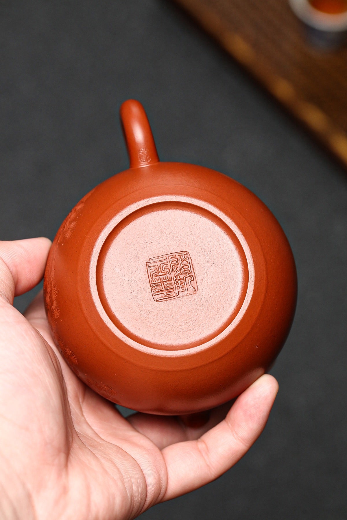 【树深松鼠竞，花暗竹鸡啼】 西施·松鼠款 原矿小煤窑朱泥·220cc 此款全手工西施壶乃五厂老艺人顾老师全手工制作