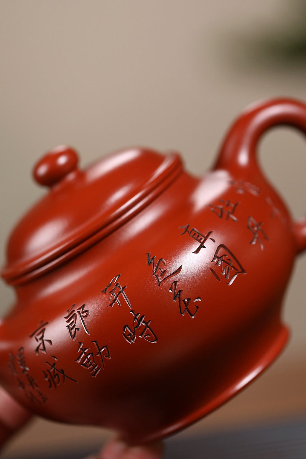 《牡丹掇只》 王敏（正高级工艺美术师） 装饰：李玮（江苏省陶瓷艺术大师，正高