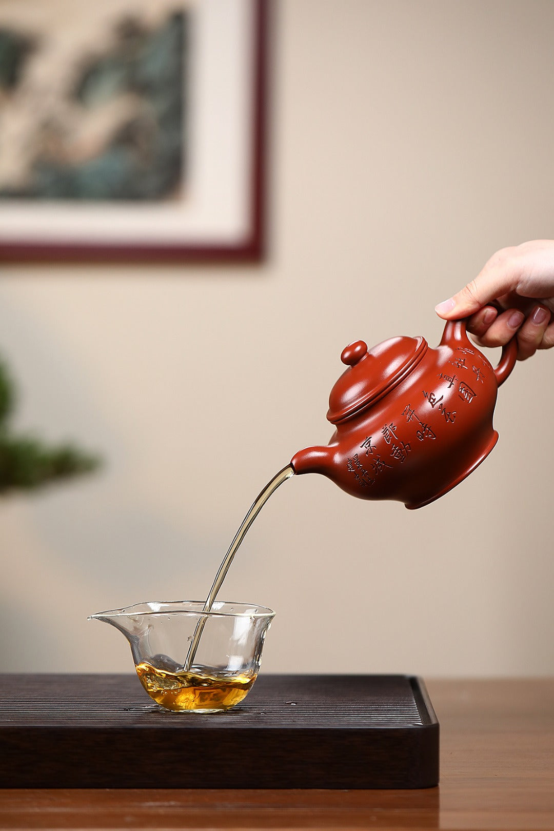 《牡丹掇只》 王敏（正高级工艺美术师） 装饰：李玮（江苏省陶瓷艺术大师，正高