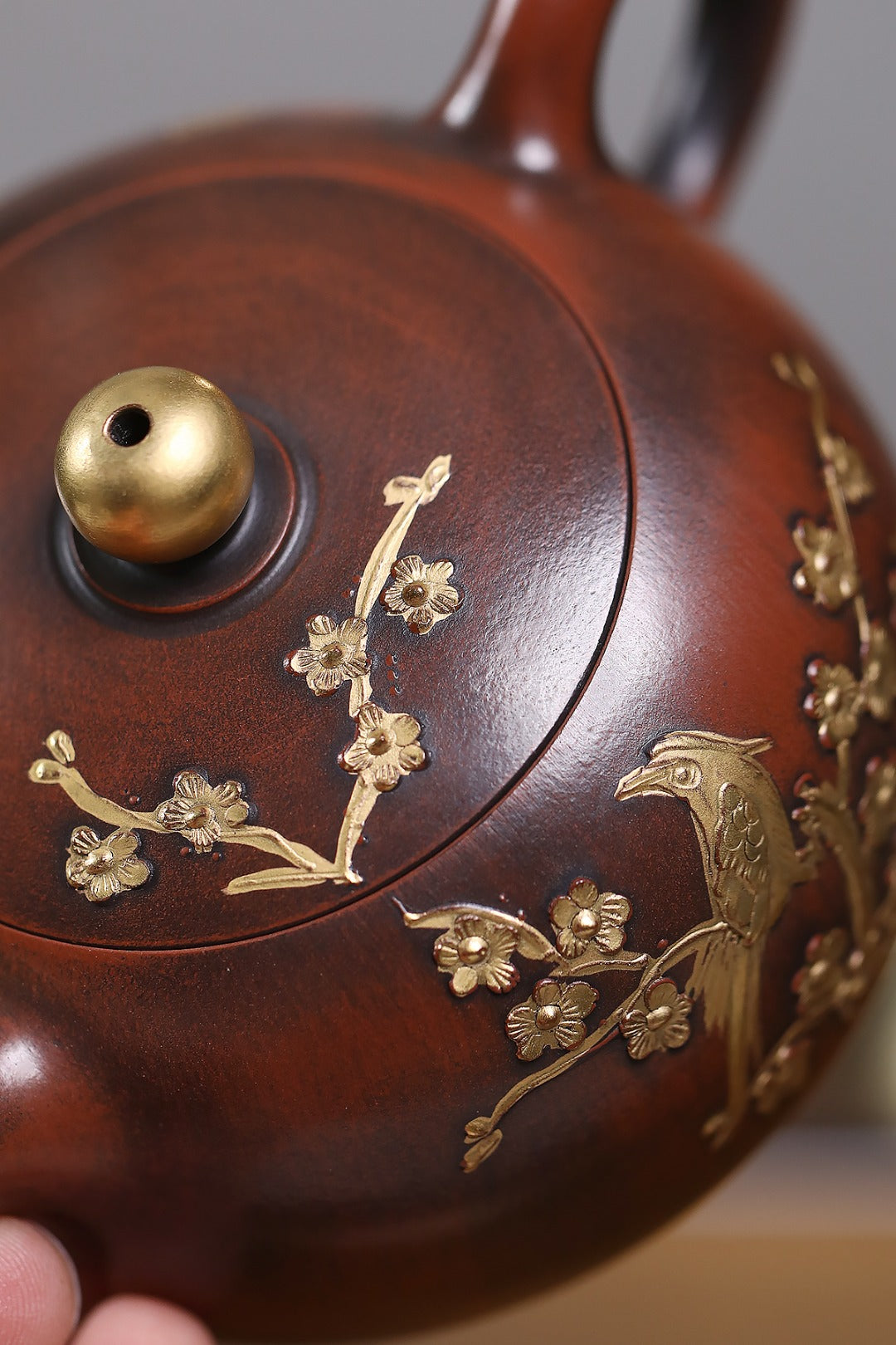 《半月》 国家级工艺美术师 鲍玉华 原矿老紫泥还原烧（鎏金工艺），170cc，菱形9孔出水