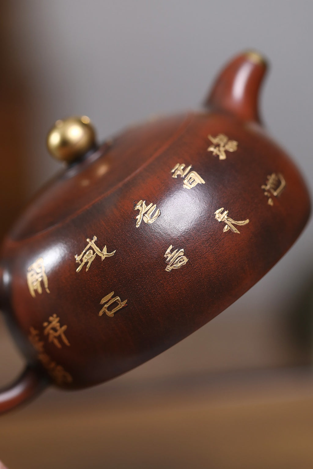 《半月》 国家级工艺美术师 鲍玉华 原矿老紫泥还原烧（鎏金工艺），170cc，菱形9孔出水