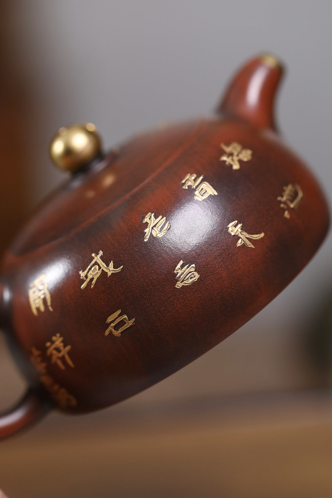 《半月》 国家级工艺美术师 鲍玉华 原矿老紫泥还原烧（鎏金工艺），170cc，菱形9孔出水