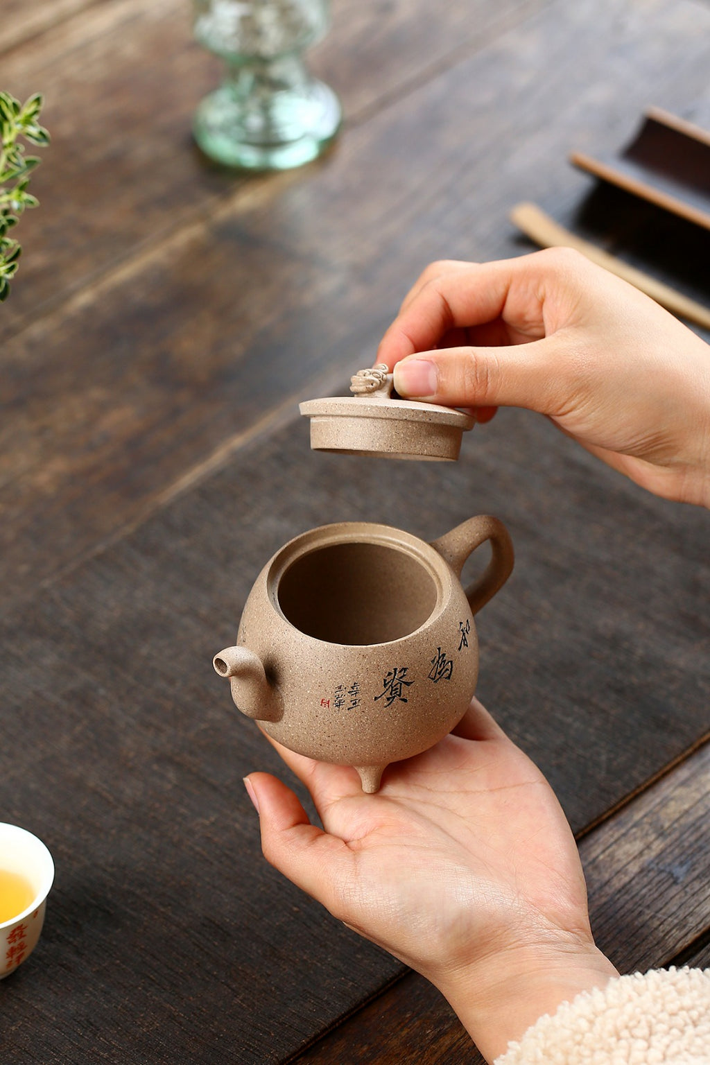 《三足祥龙》 国家级工艺美术师 鲍玉华 原矿老白段泥，180cc