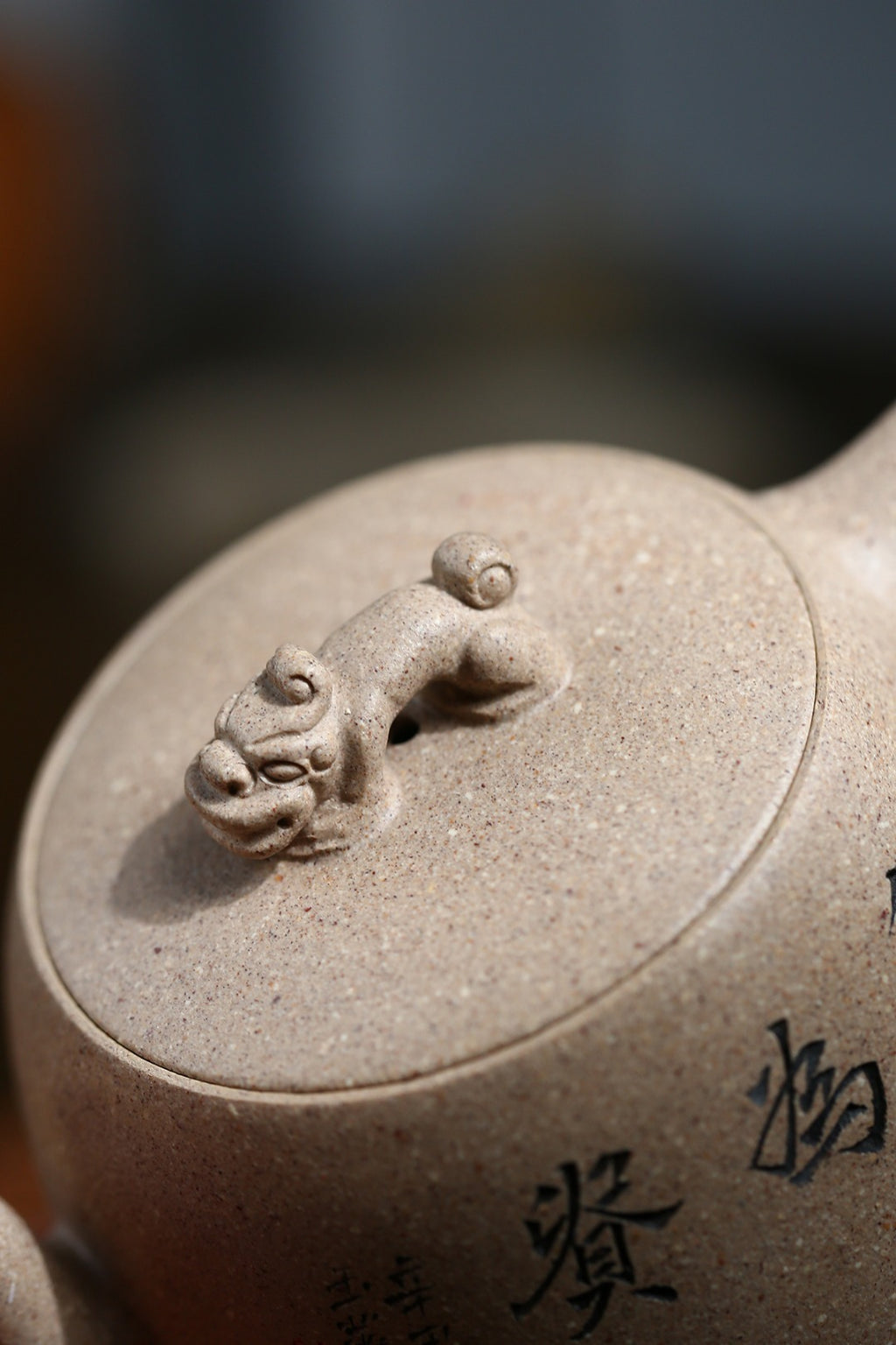 《三足祥龙》 国家级工艺美术师 鲍玉华 原矿老白段泥，180cc