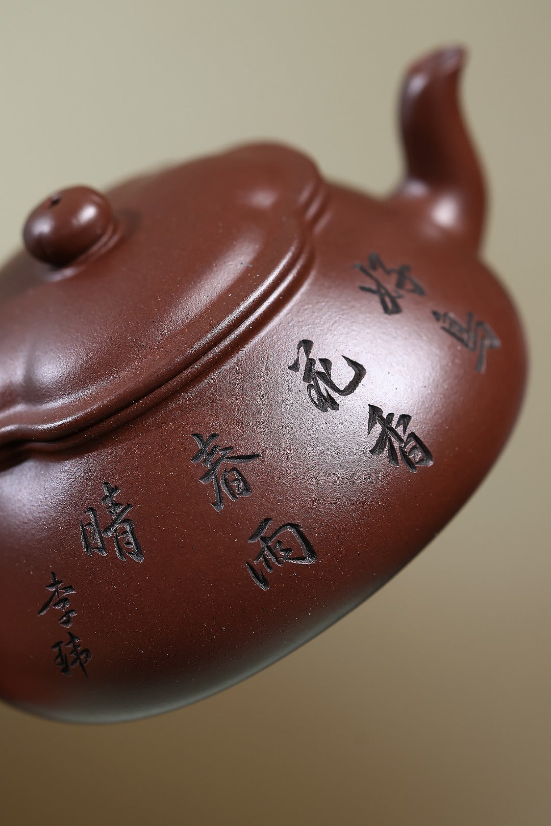 新品首发！！ 《海棠春燕》 国家级工艺美术师 鲍玉华 装饰：李玮（江苏省陶瓷艺术大师，正高）