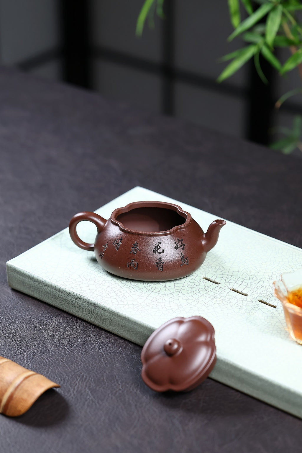 新品首发！！ 《海棠春燕》 国家级工艺美术师 鲍玉华 装饰：李玮（江苏省陶瓷艺术大师，正高）