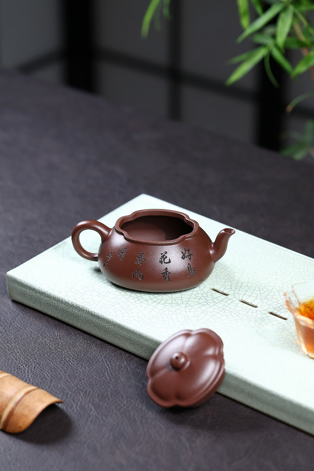 新品首发！！ 《海棠春燕》 国家级工艺美术师 鲍玉华 装饰：李玮（江苏省陶瓷艺术大师，正高）